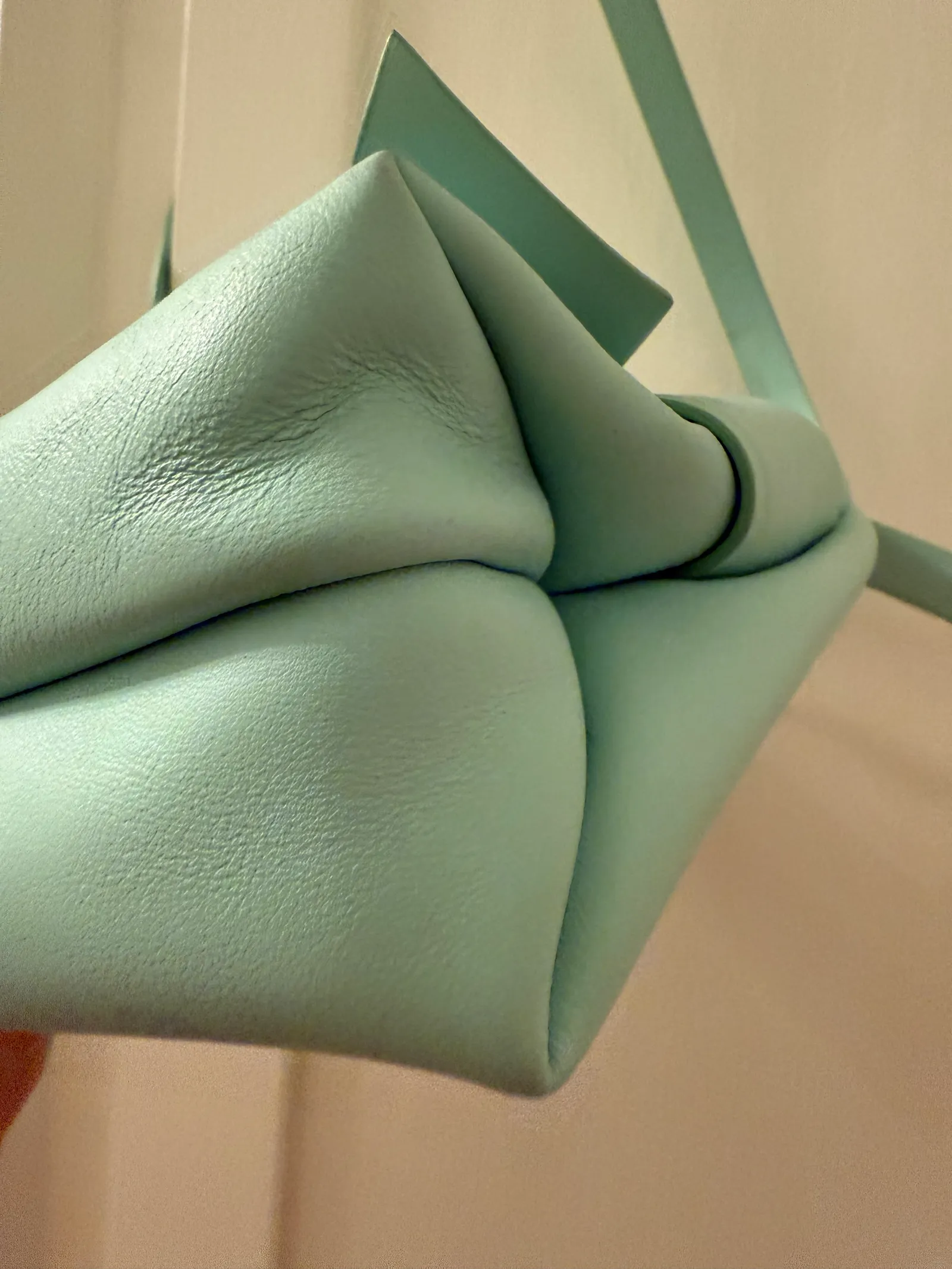 Acne Studios Musubi-skinnhandväska - Image 6