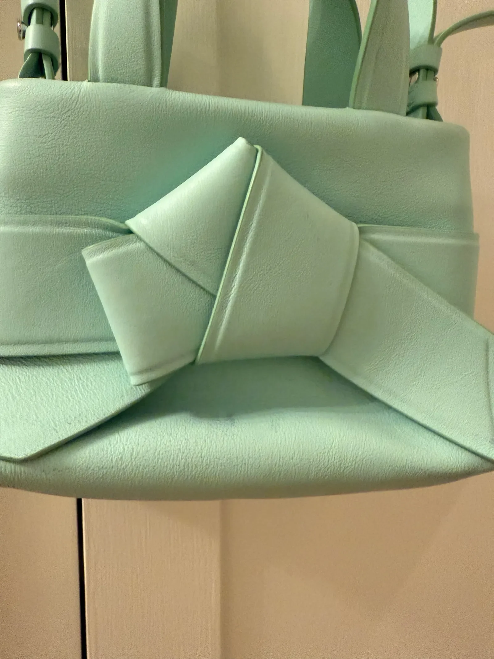 Acne Studios Musubi-skinnhandväska - Image 8