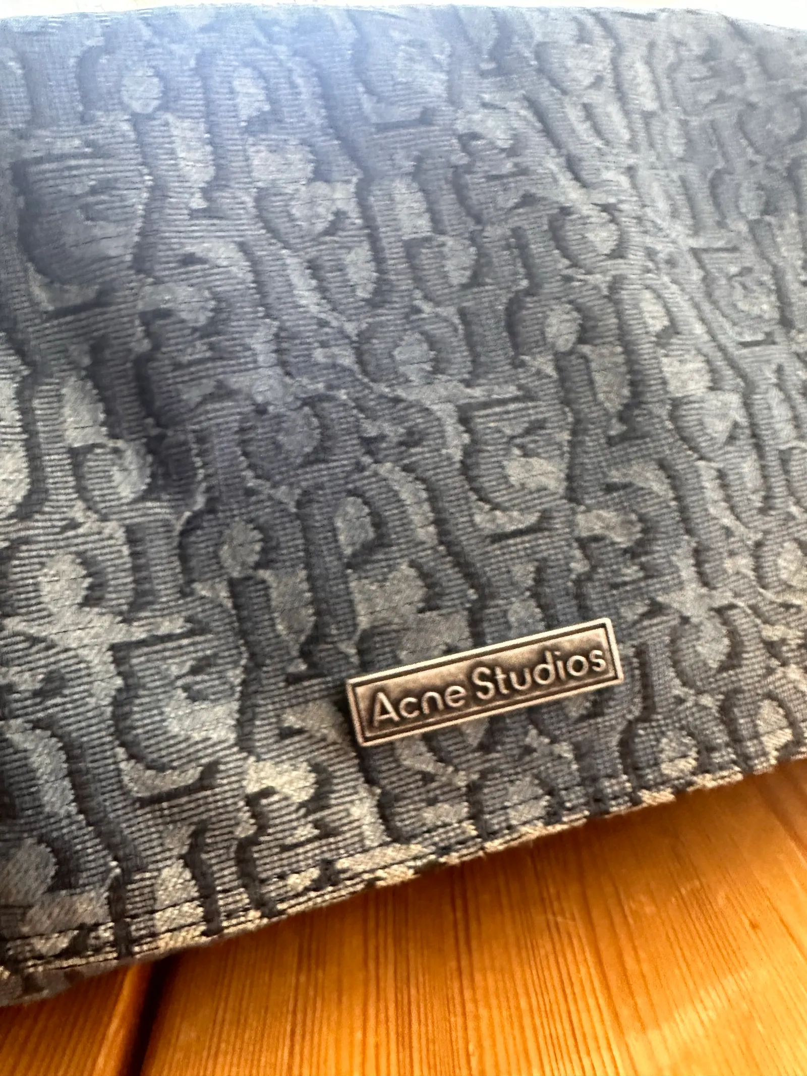 Acne Studios-skinnaxelremsväska - Image 3