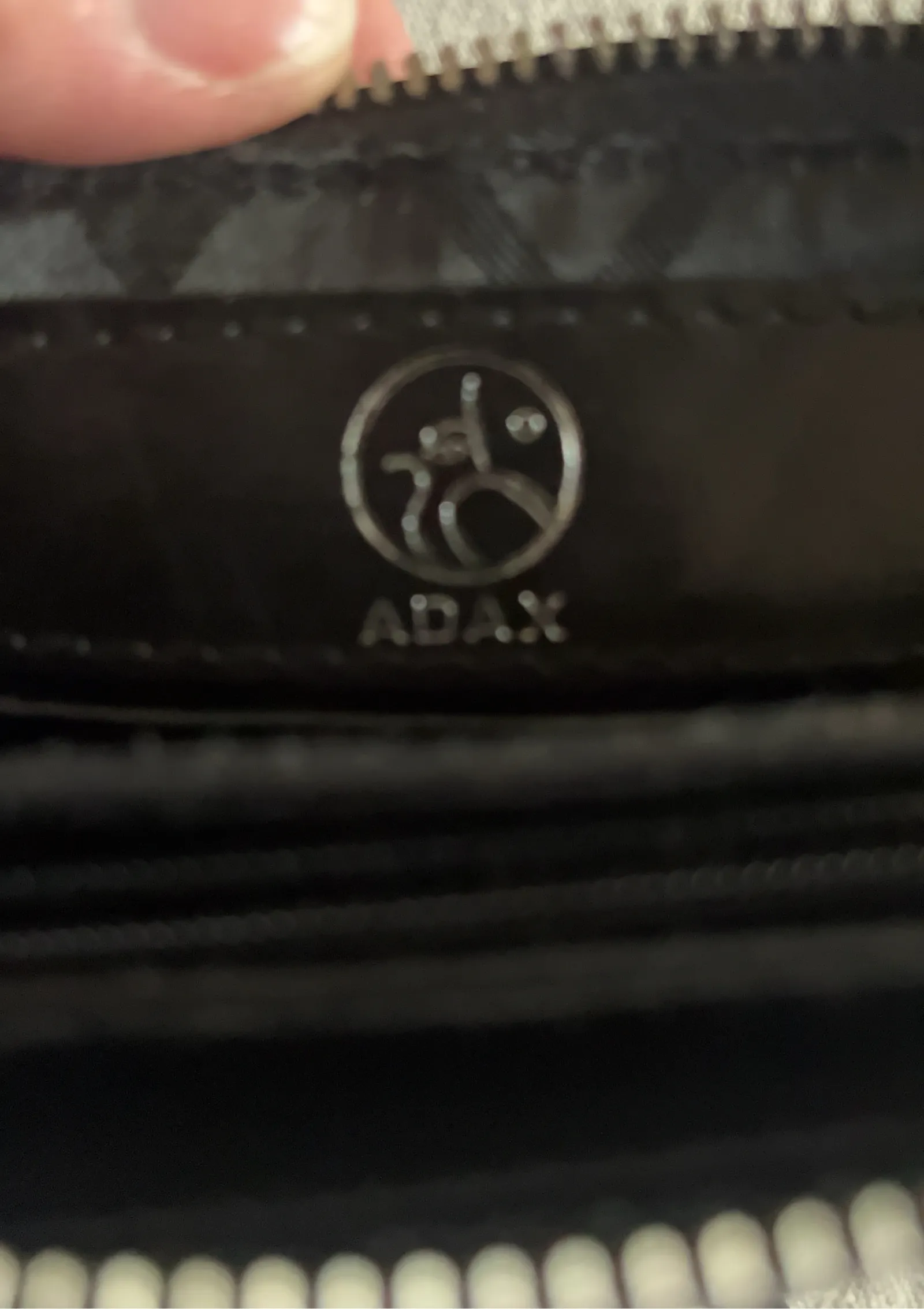 Adax-skinnaxelremsväska - Image 7