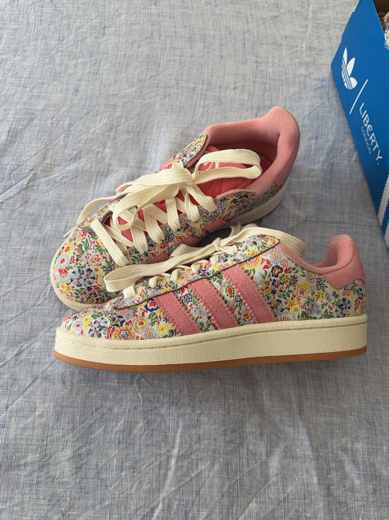 Adidas xLiberty London Adidas Campus X Liberty London-skinnsneakers NWOT - Image 4