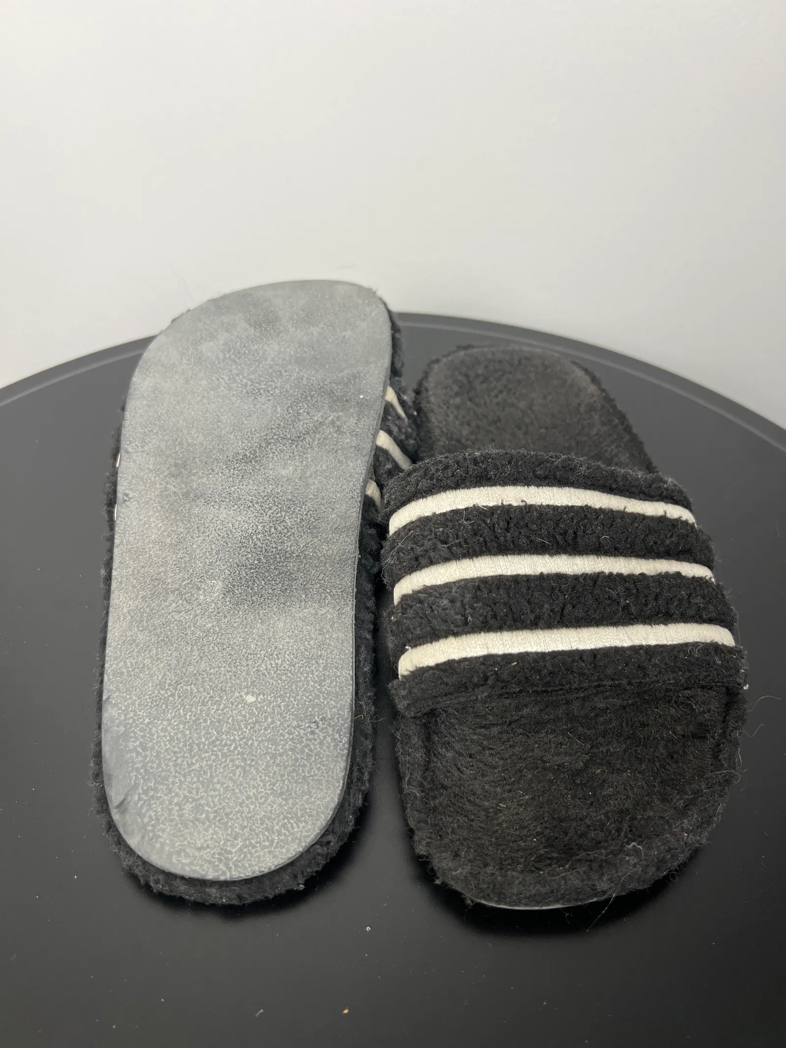 Adidas-flip-flops - Image 3