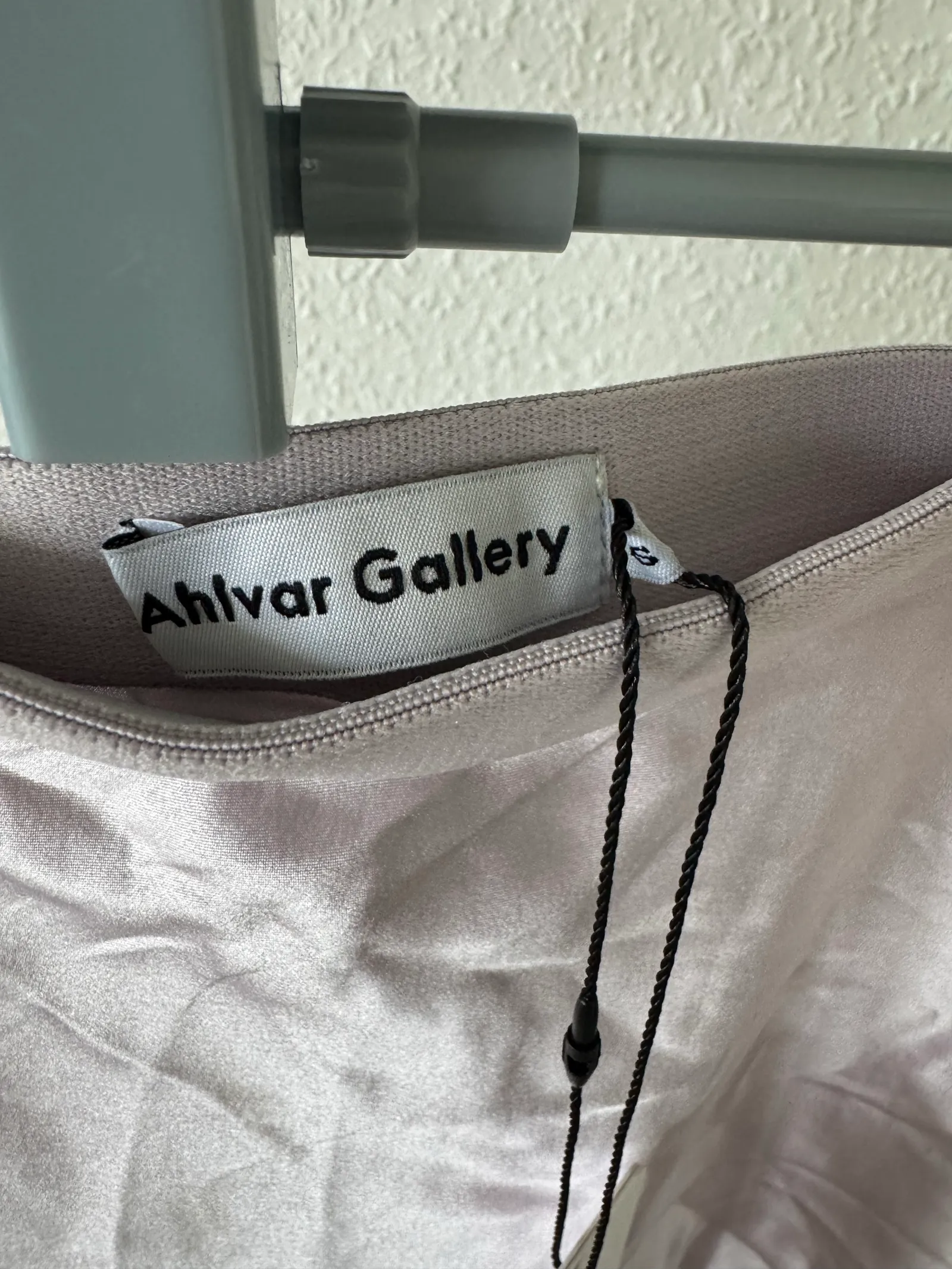 Ahlvar Gallery Hans Short-sidenkjol NWT - Image 2