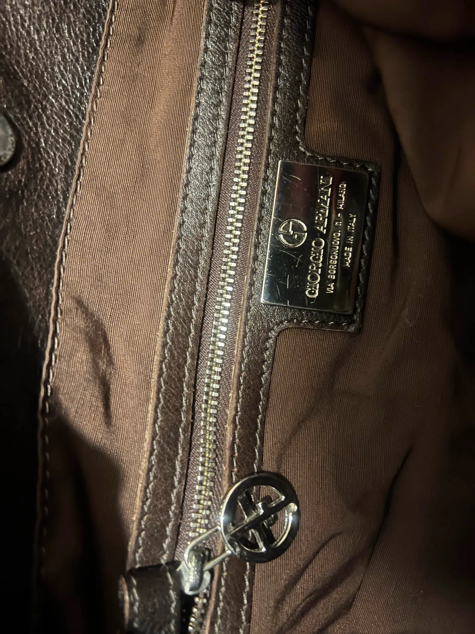 Armani-skinnaxelremsväska - Image 3