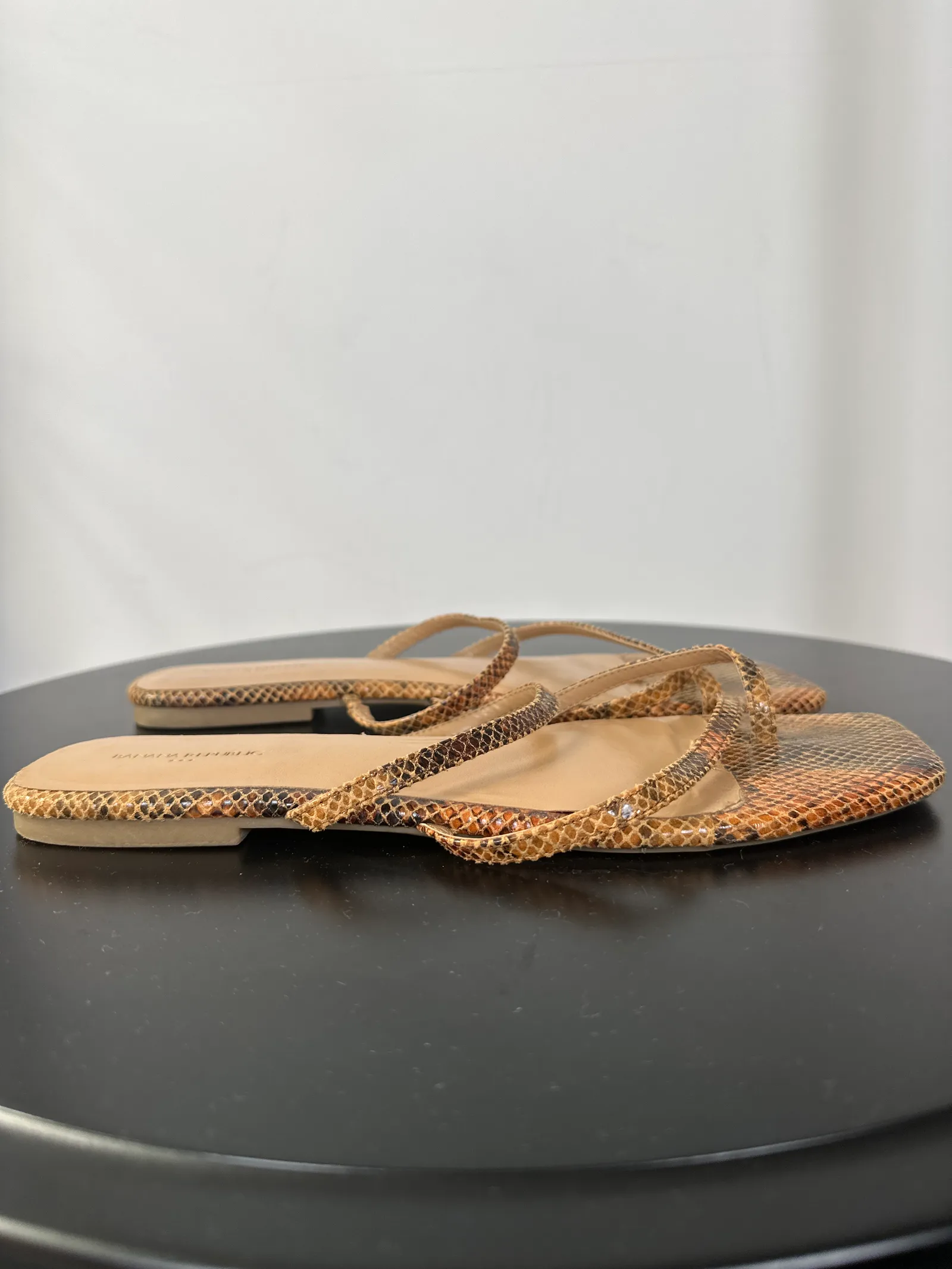 Banana Republic-skinnsandaler - Image 3