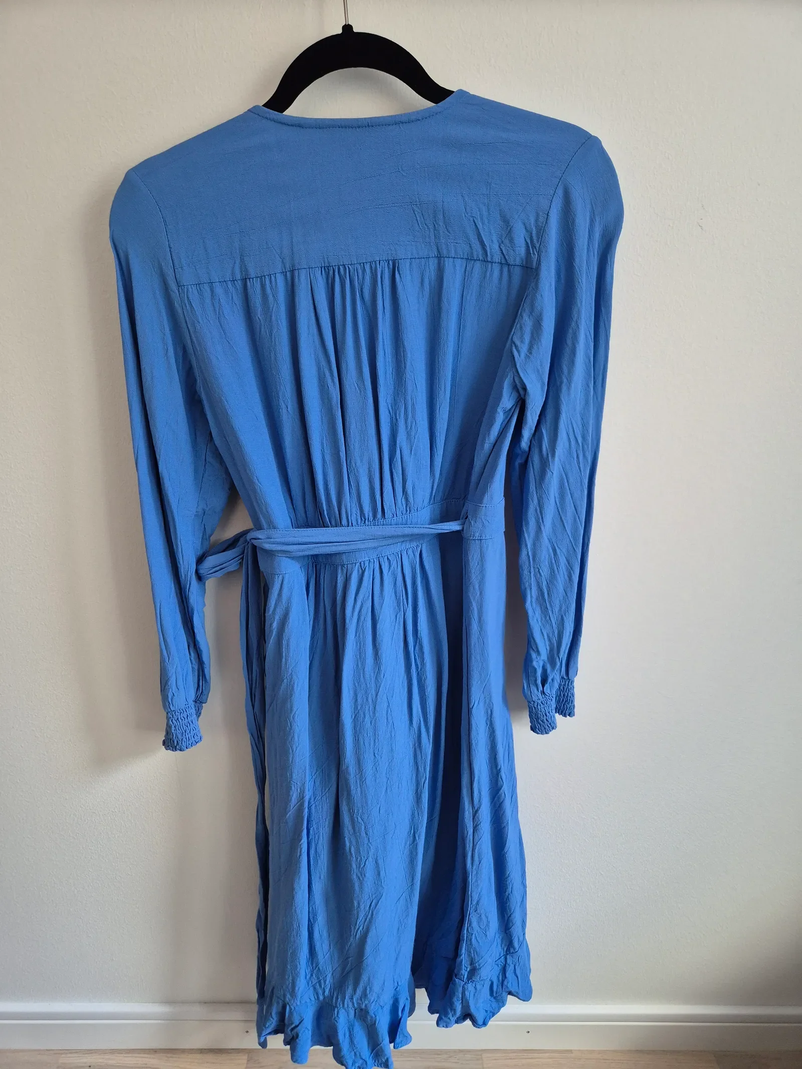 Basic Apparel Nilla Wrap-klänning - Image 5