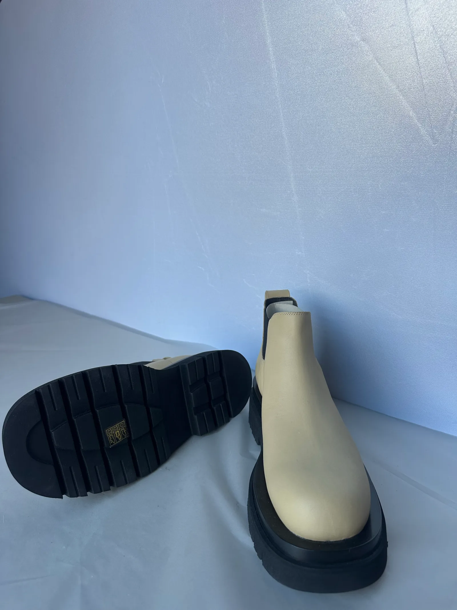 Bottega Veneta-skinnboots NWOT - Image 4