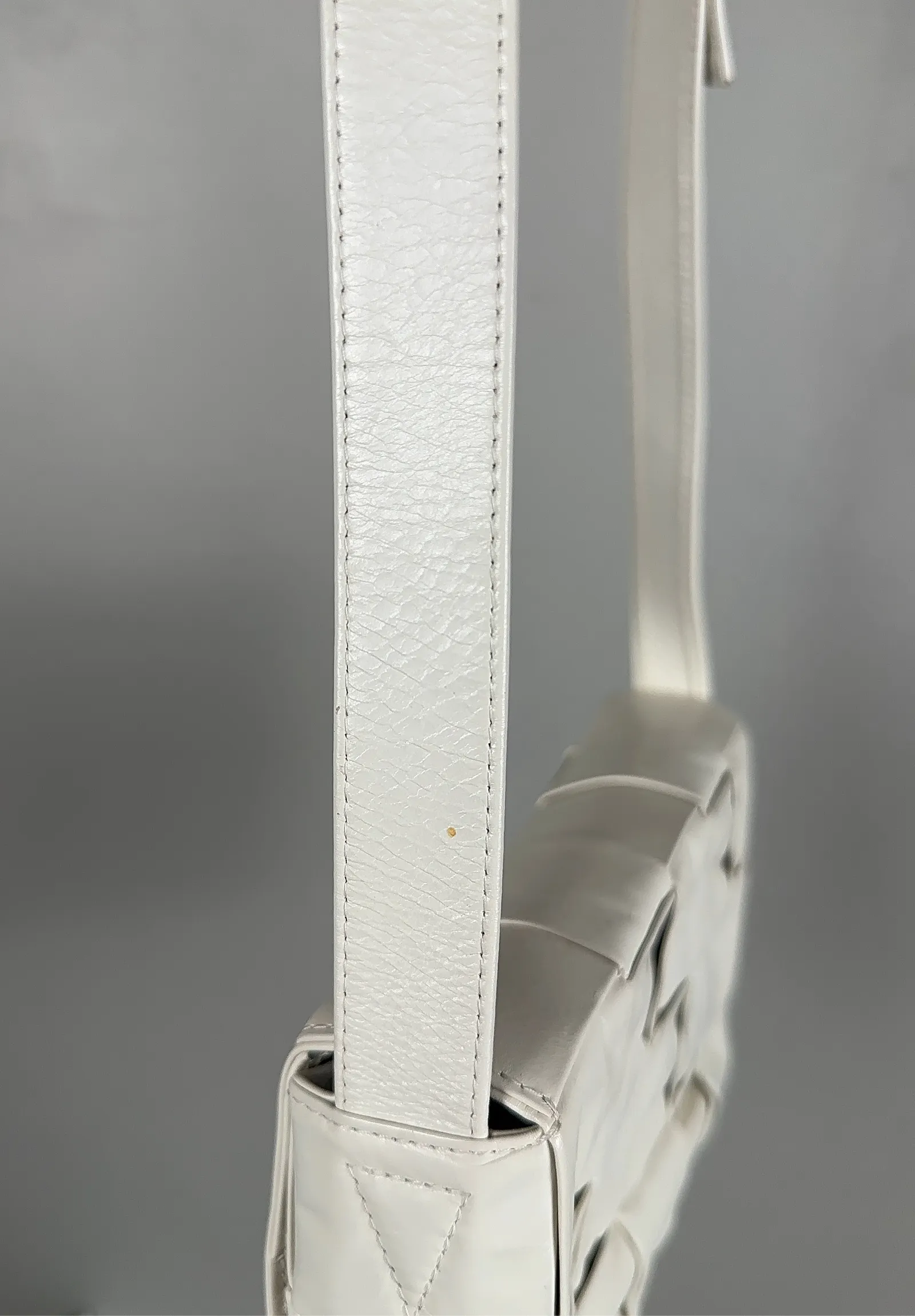 Bottega Veneta-skinnaxelremsväska - Image 11