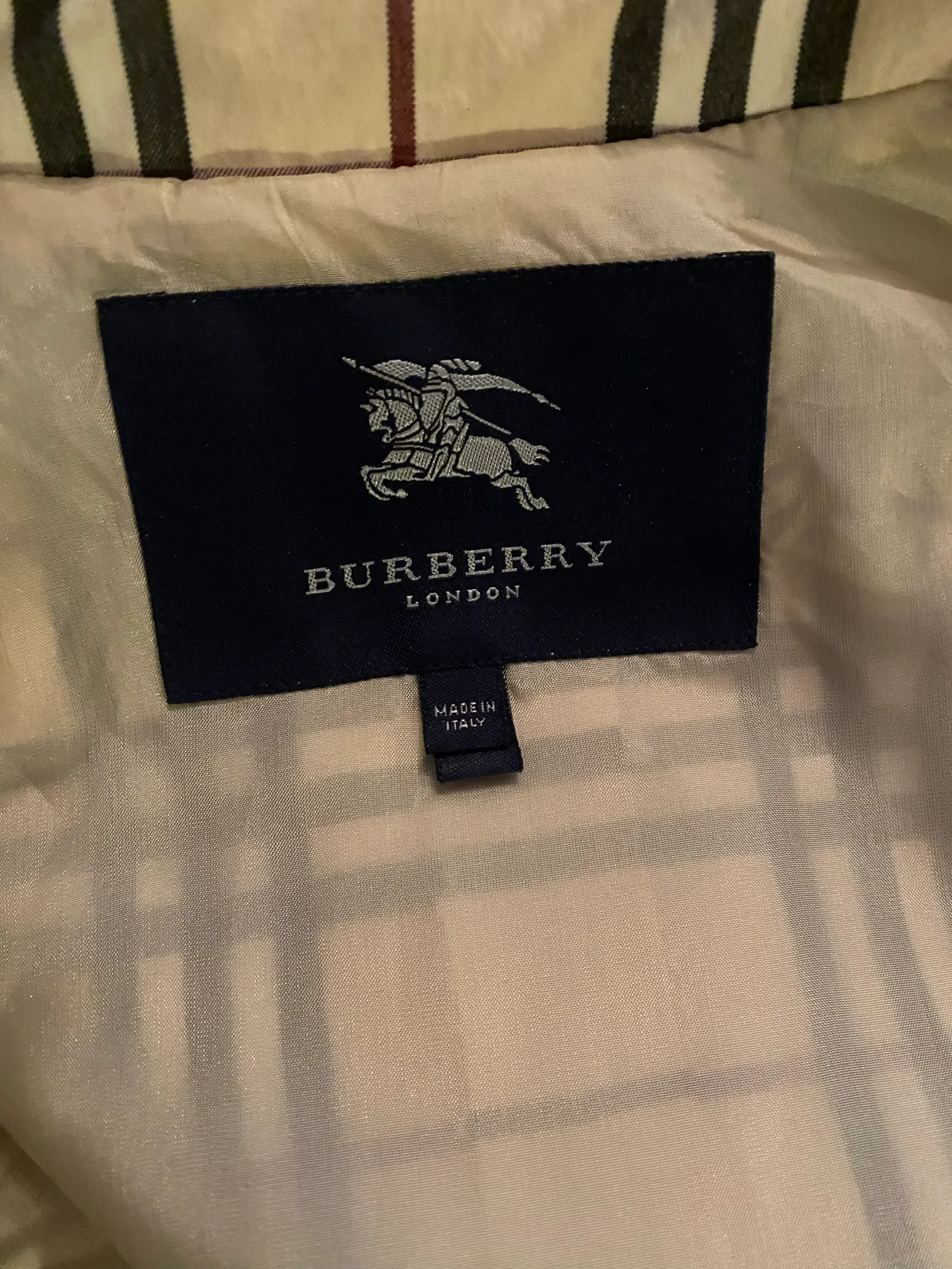 Burberry-trenchcoat - Image 2