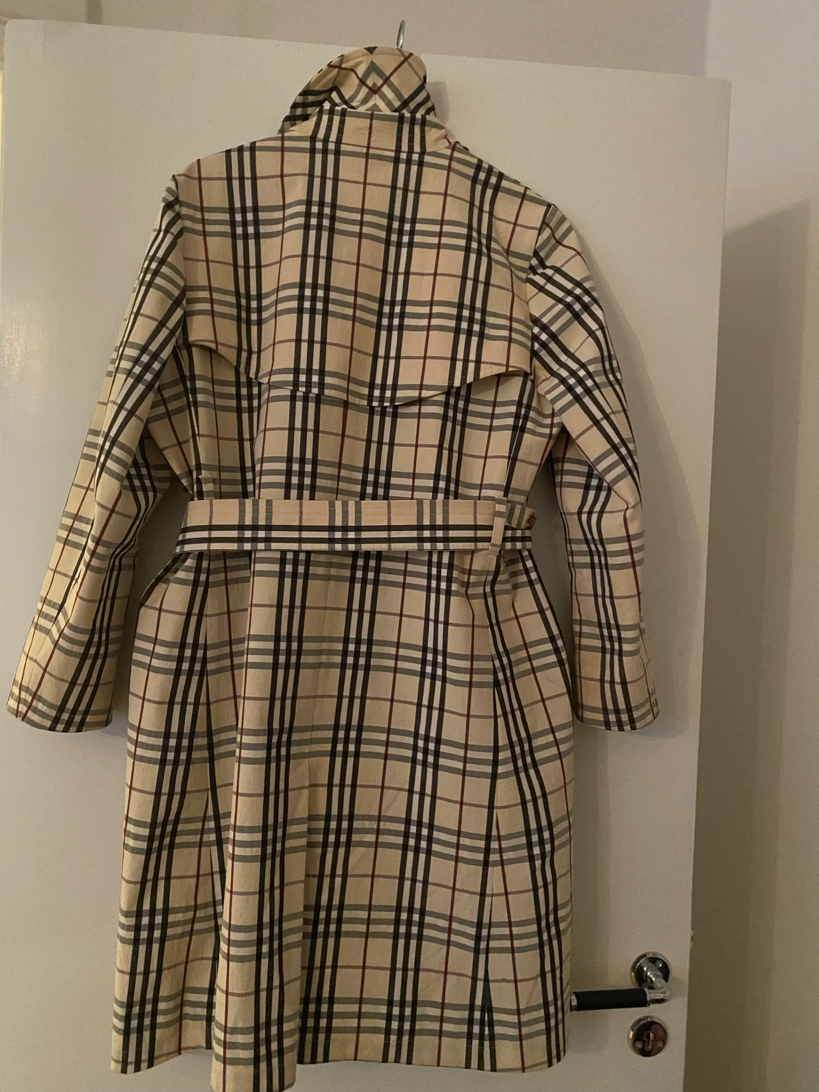 Burberry-trenchcoat - Image 4