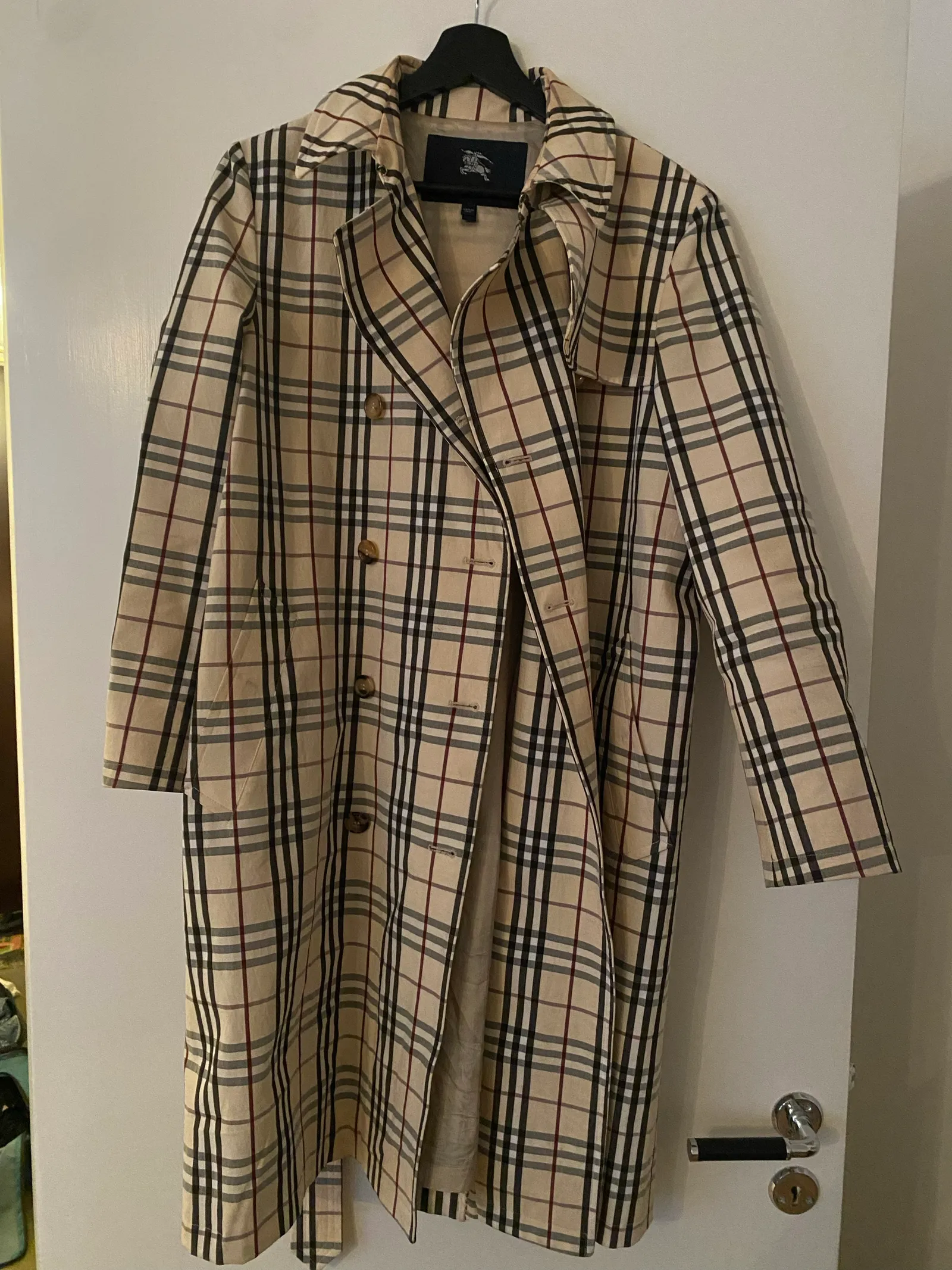 Burberry-trenchcoat - Image 7