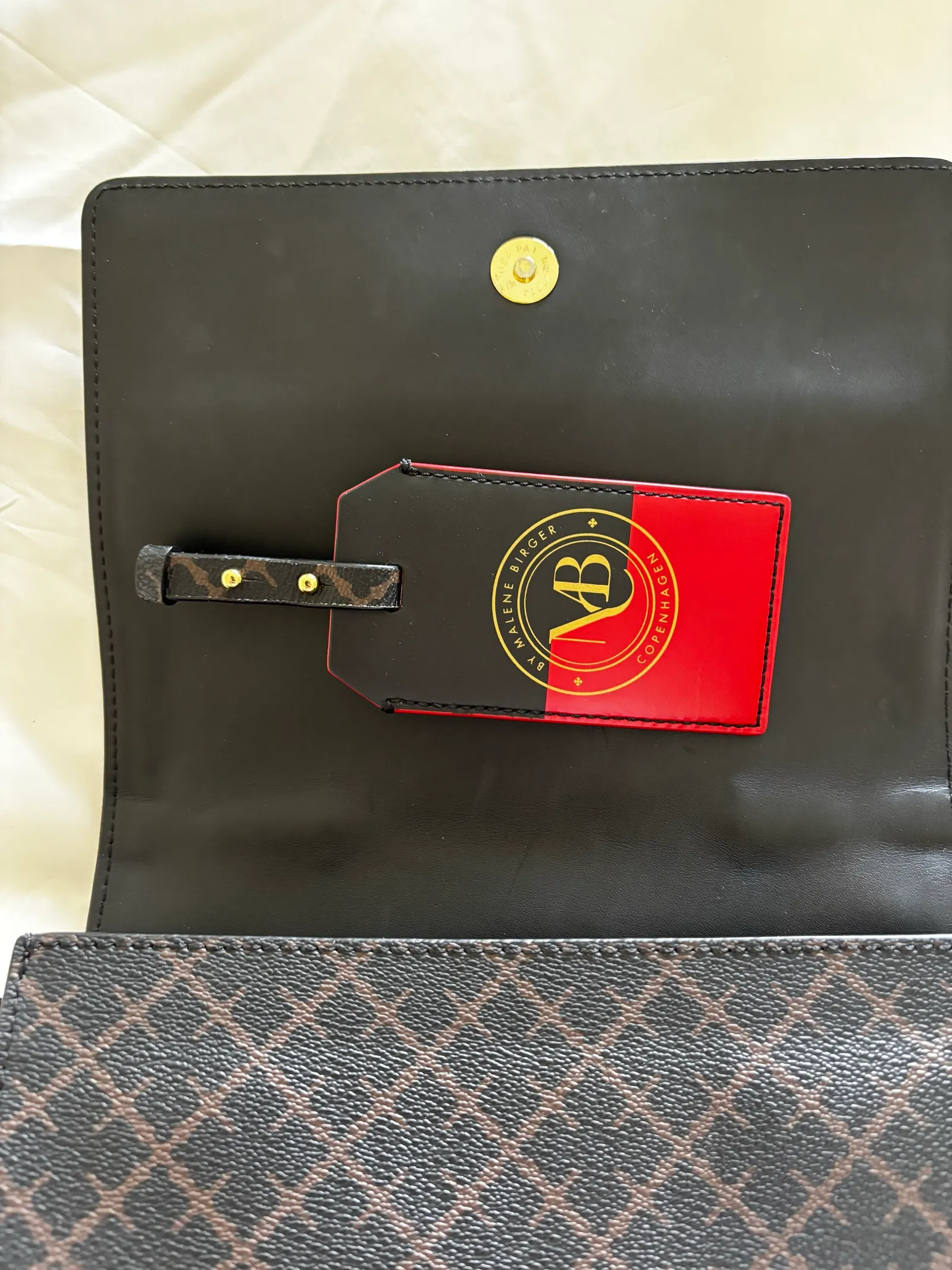 By Malene Birger Loennas Shoulder Dark Chokolate-axelremsväska - Image 6
