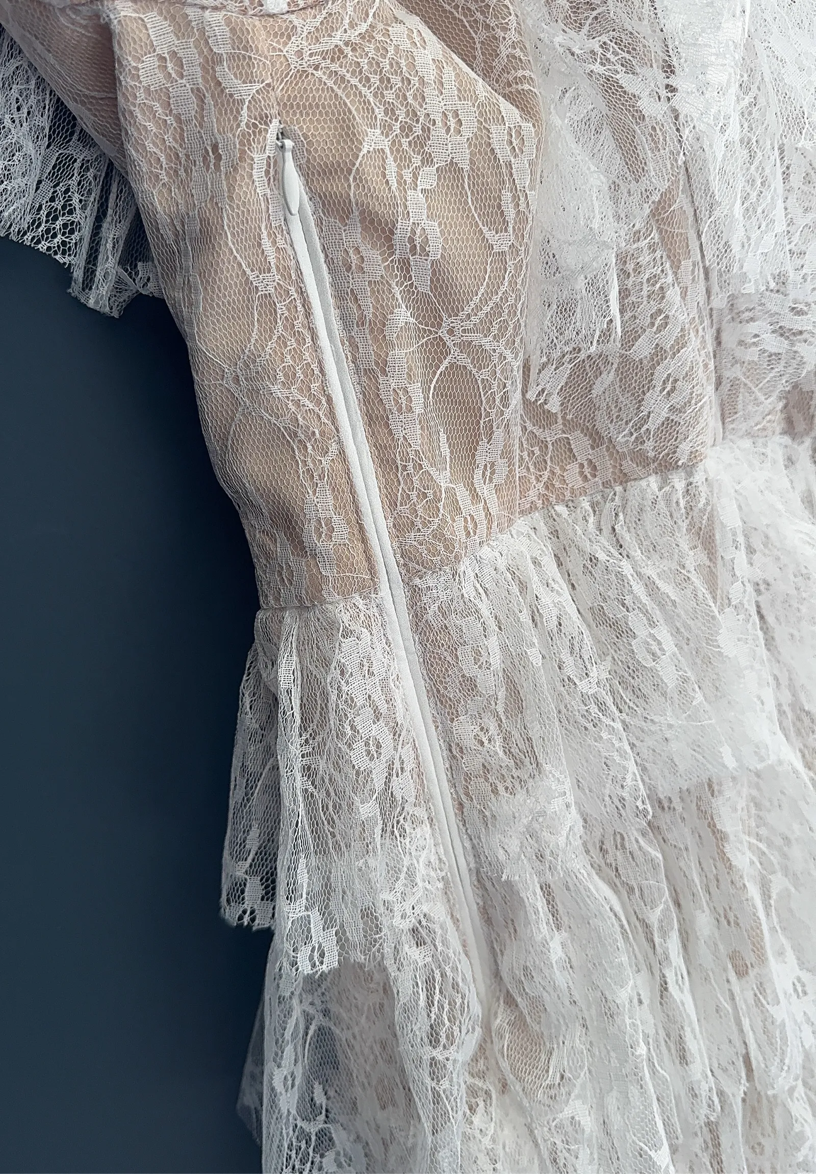 By Malina Sky V- Frill Mini Lace-klänning NWT - Image 6
