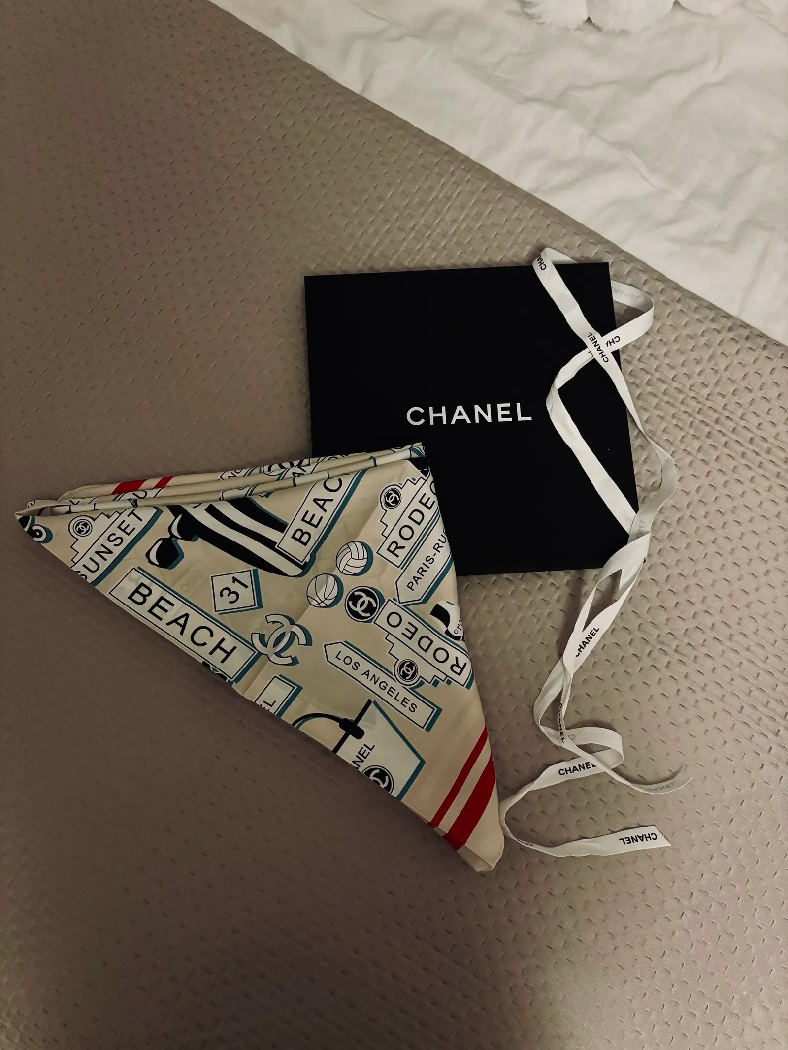 Chanel Beach Logo-sidensjal - Image 3