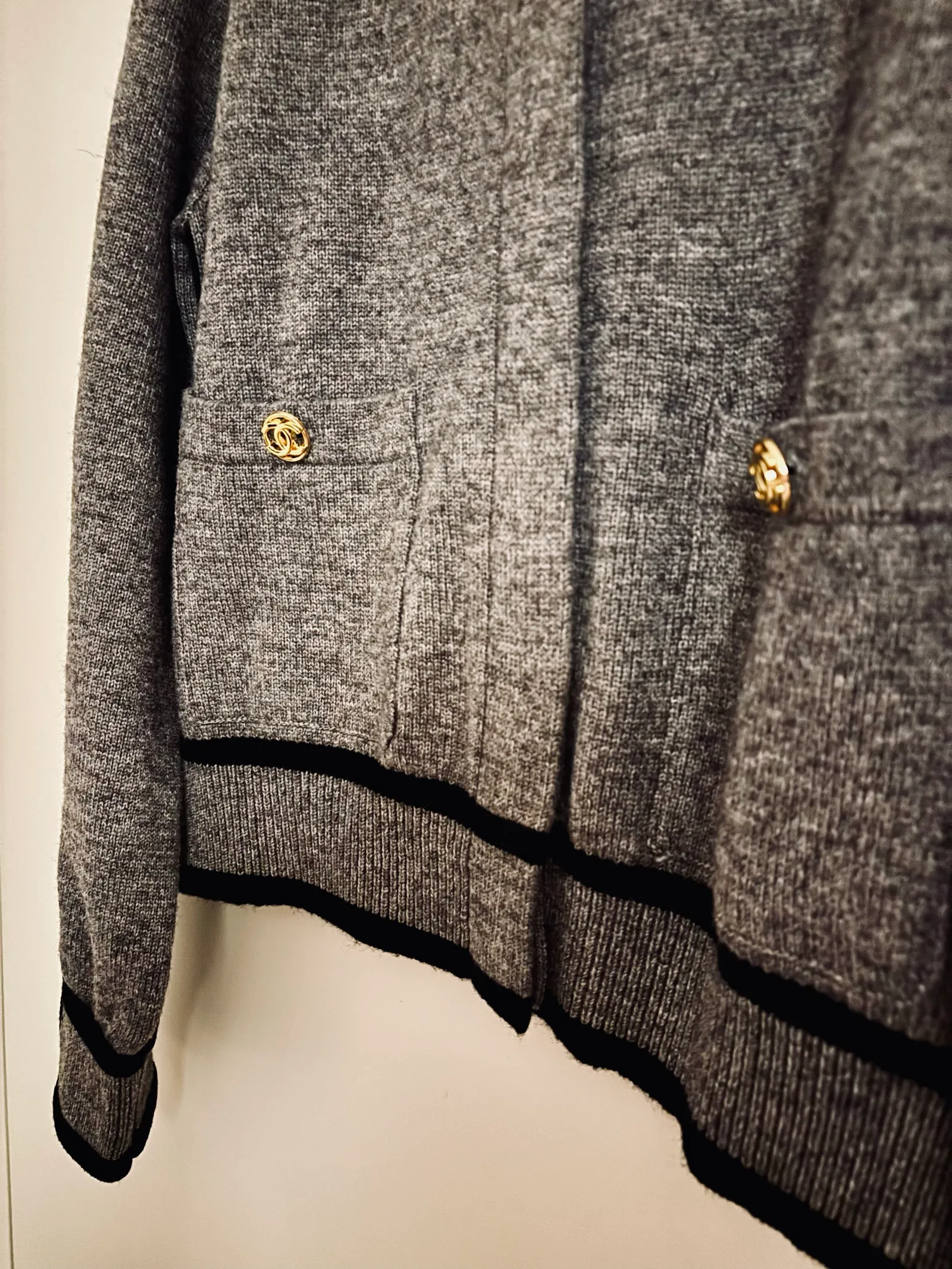 Chanel Grey Cashmere Knit With Gold Hardware-kashmirkofta - Image 5