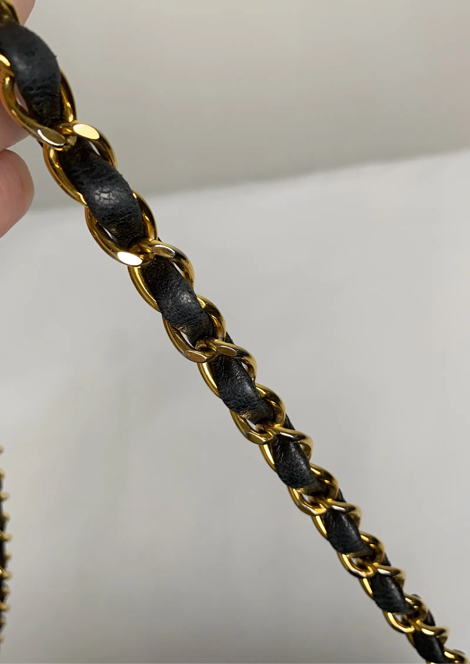 Chanel-skinnaxelremsväska - Image 8