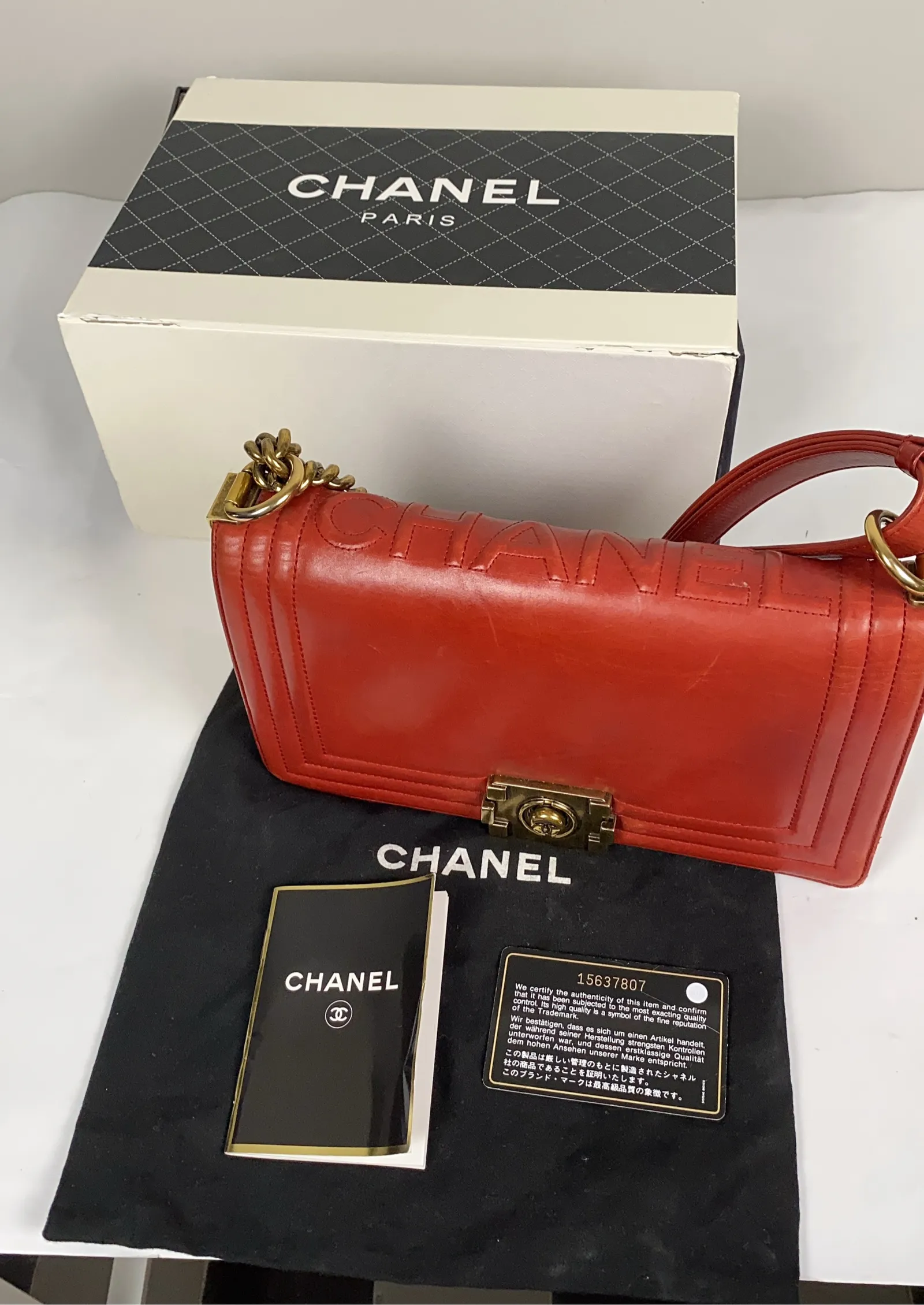 Chanel-skinnaxelremsväska - Image 7