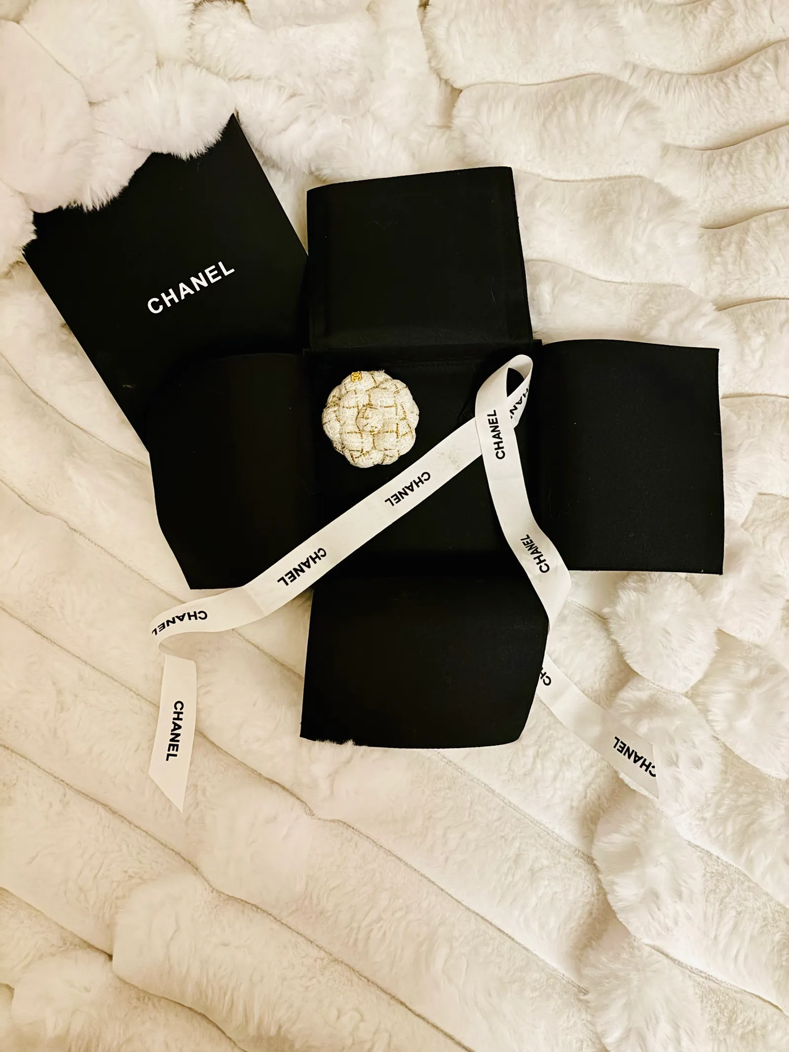 Chanel Tweed Camellia Cc Brooches-brosch - Image 2