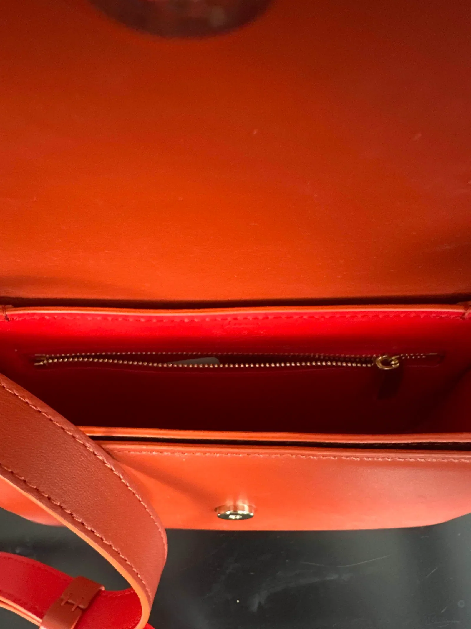 Christian Louboutin Loubi54 small crossbody bag-skinnaxelremsväska - Image 4