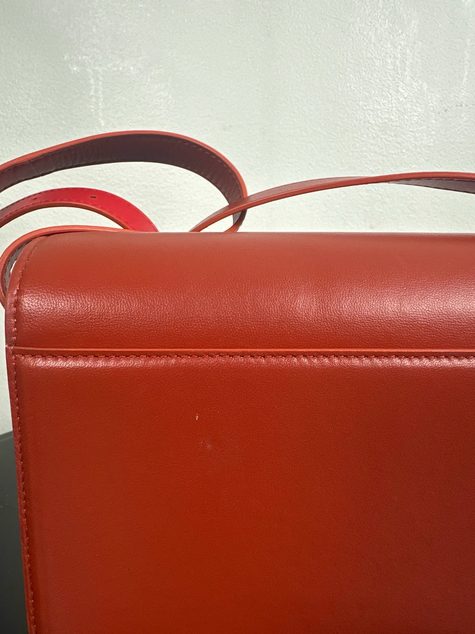 Christian Louboutin Loubi54 small crossbody bag-skinnaxelremsväska - Image 6