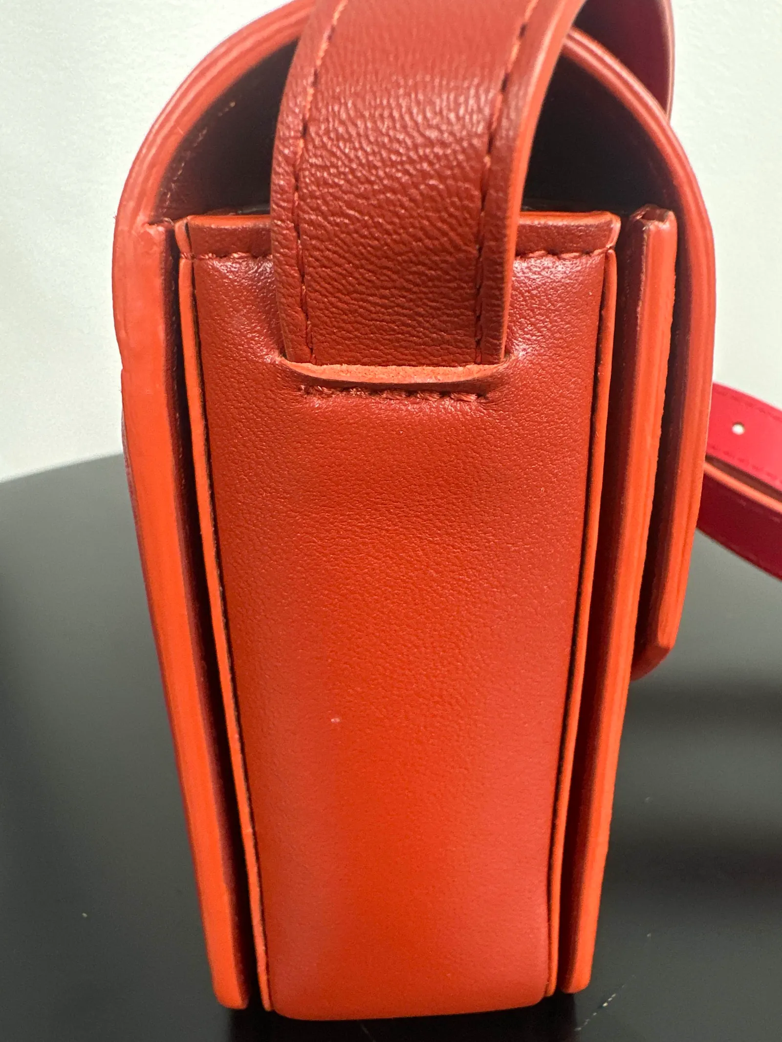 Christian Louboutin Loubi54 small crossbody bag-skinnaxelremsväska - Image 7