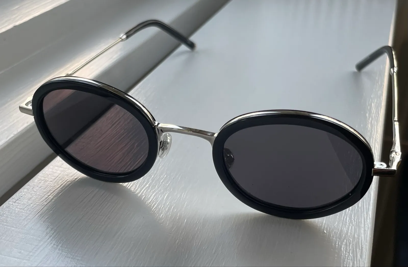 Dagmar Round Sunglasses Black-solglasögon - Image 4