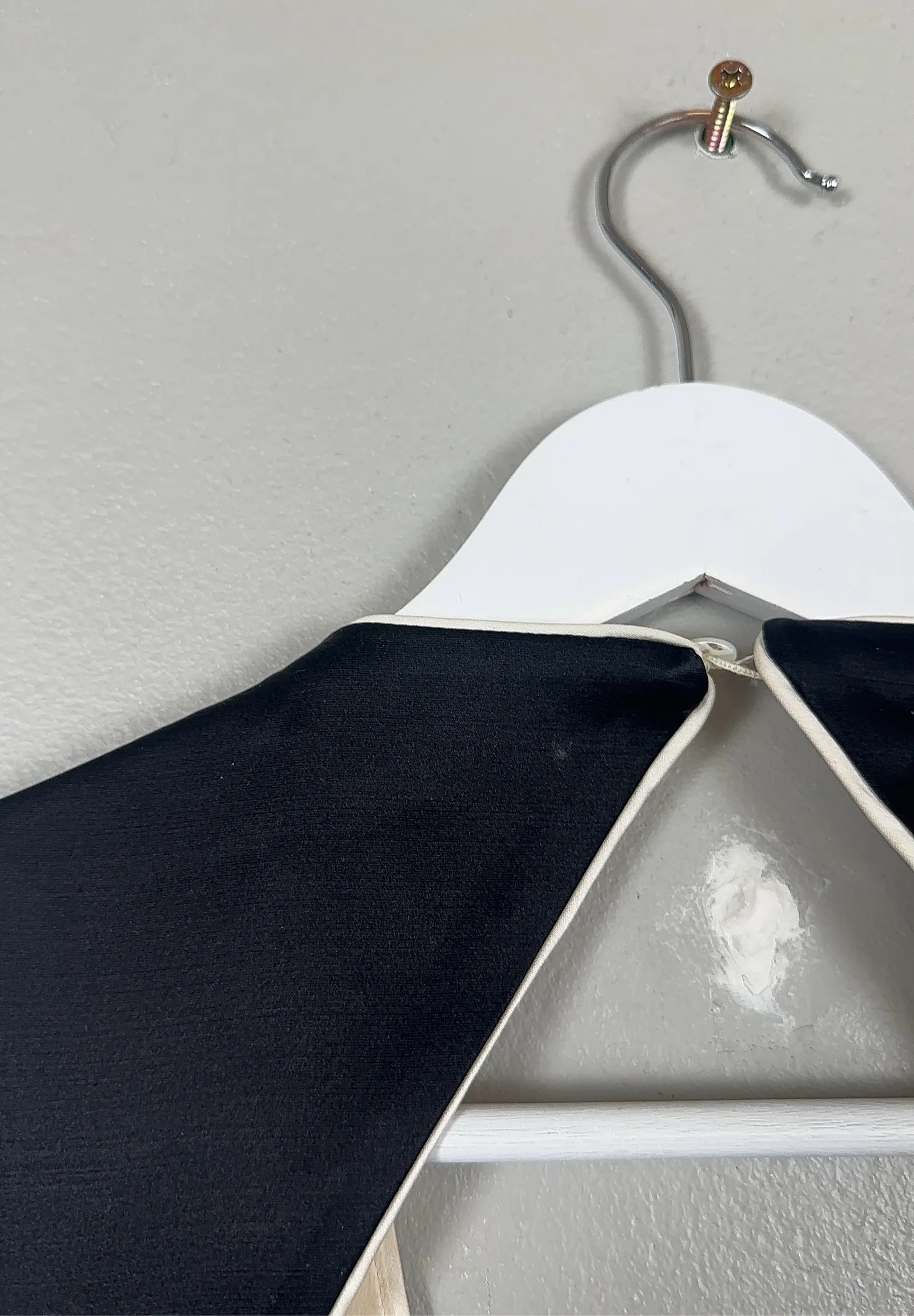 Deitas-sidenklänning - Image 8