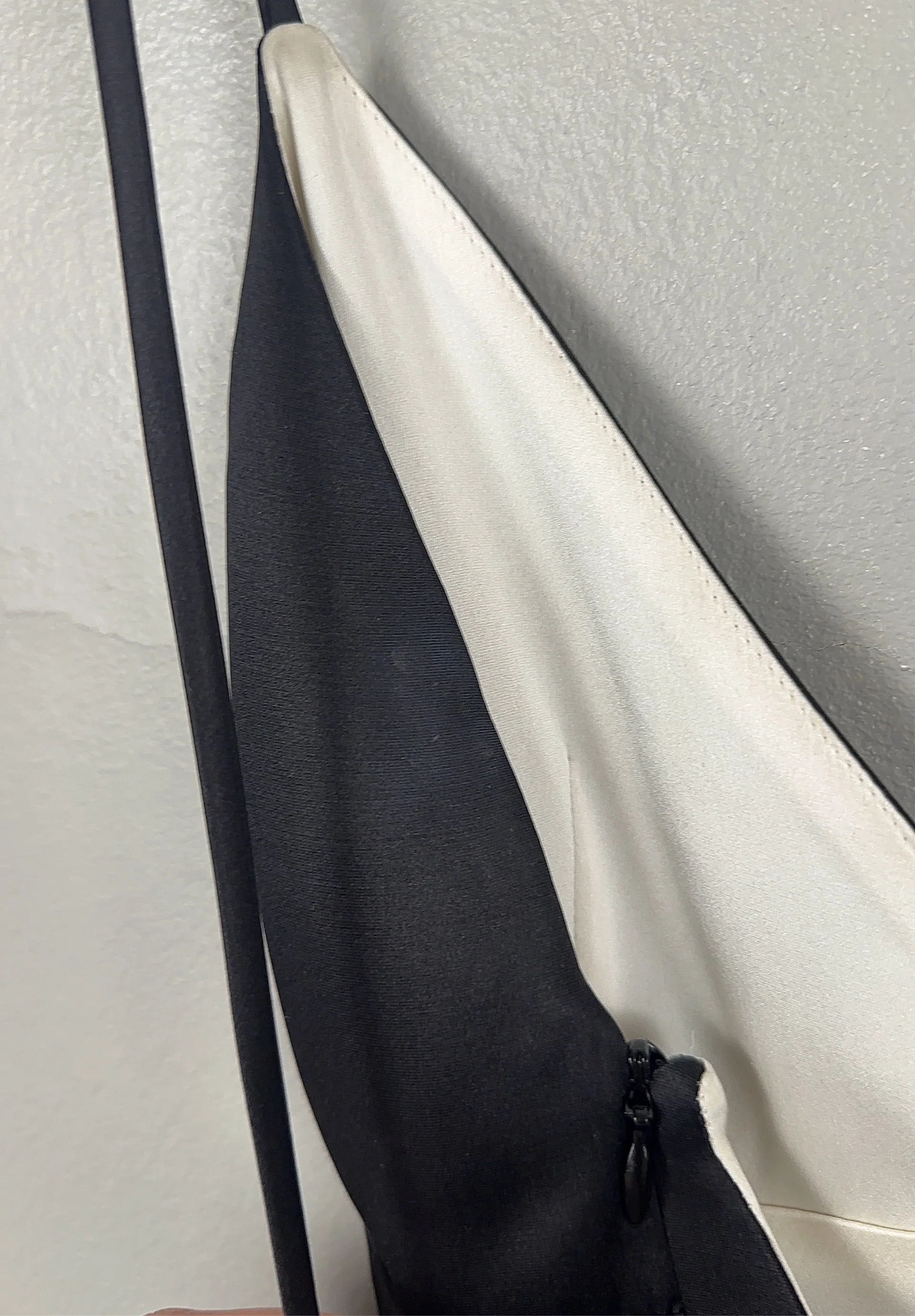 Deitas-sidenklänning - Image 5