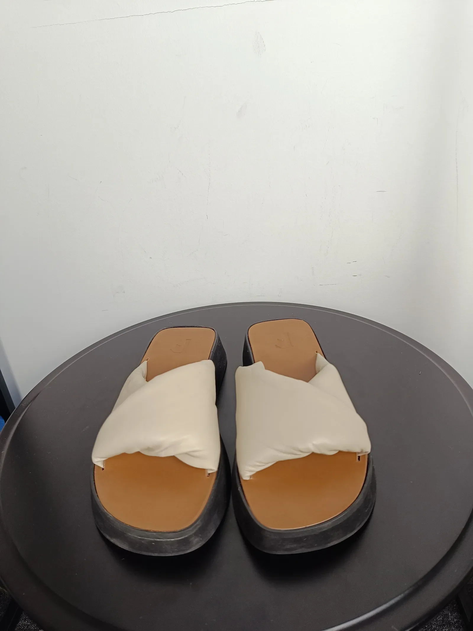 Flattered Bea Leather Cream-sandaler NWOT - Image 4