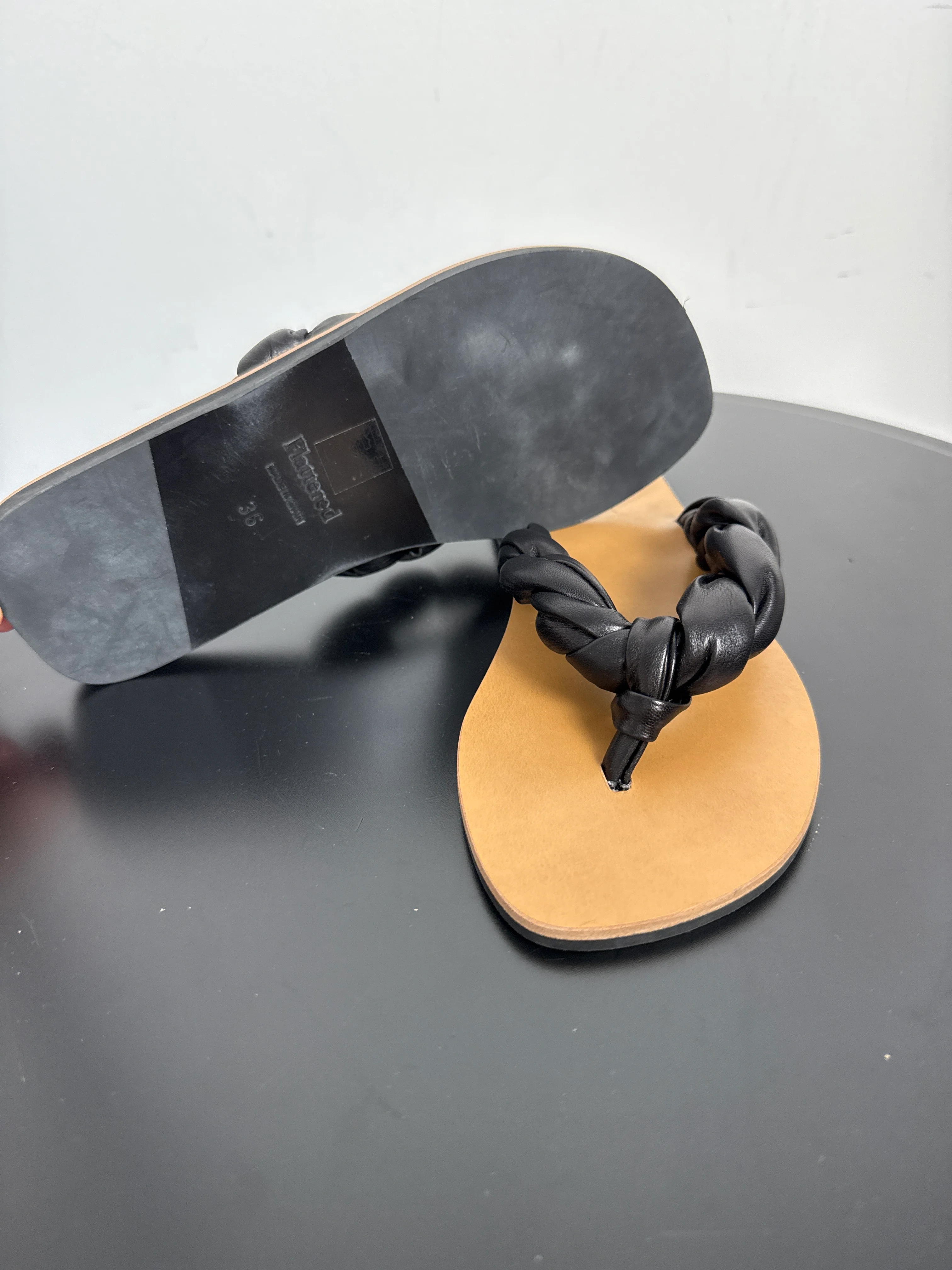 Flattered Blanche Black Leather-skinnflip-flops - Image 3