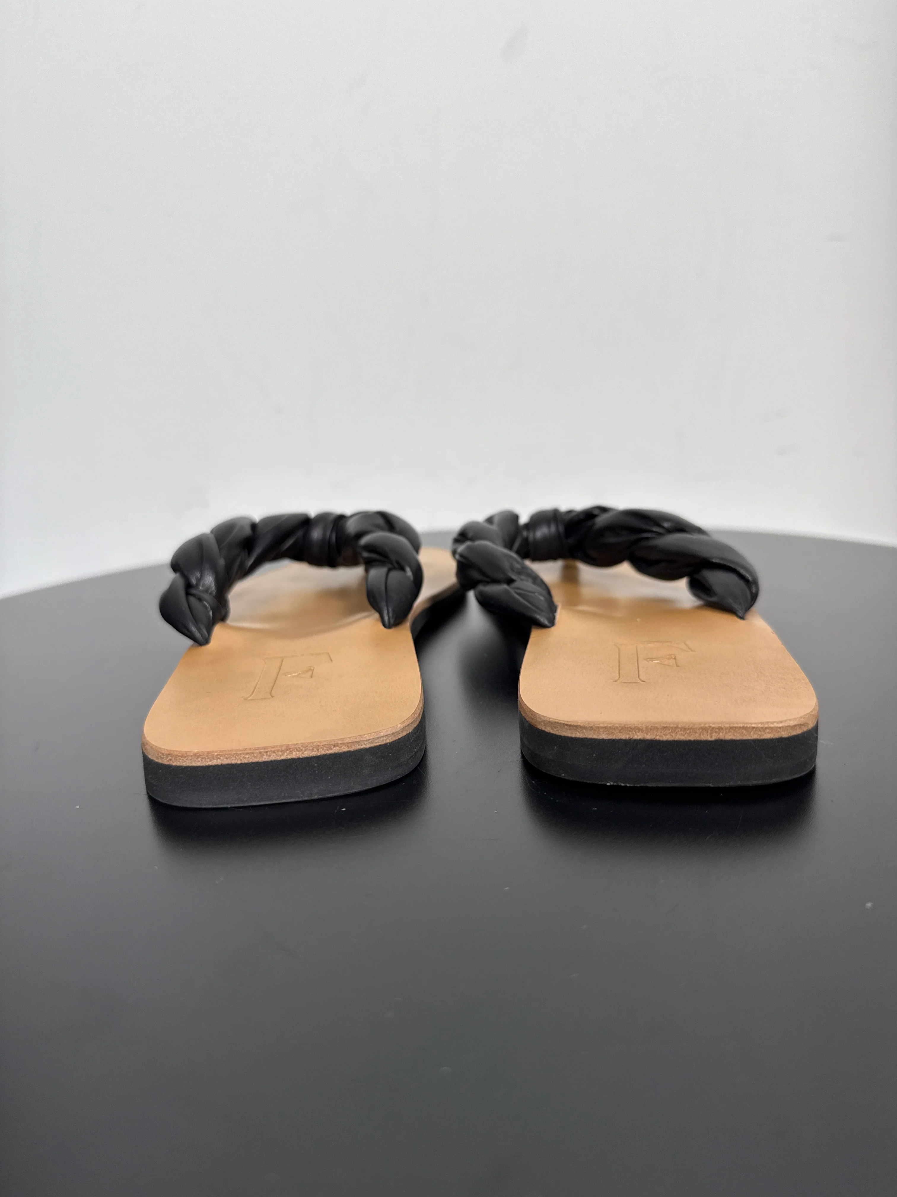 Flattered Blanche Black Leather-skinnflip-flops - Image 5