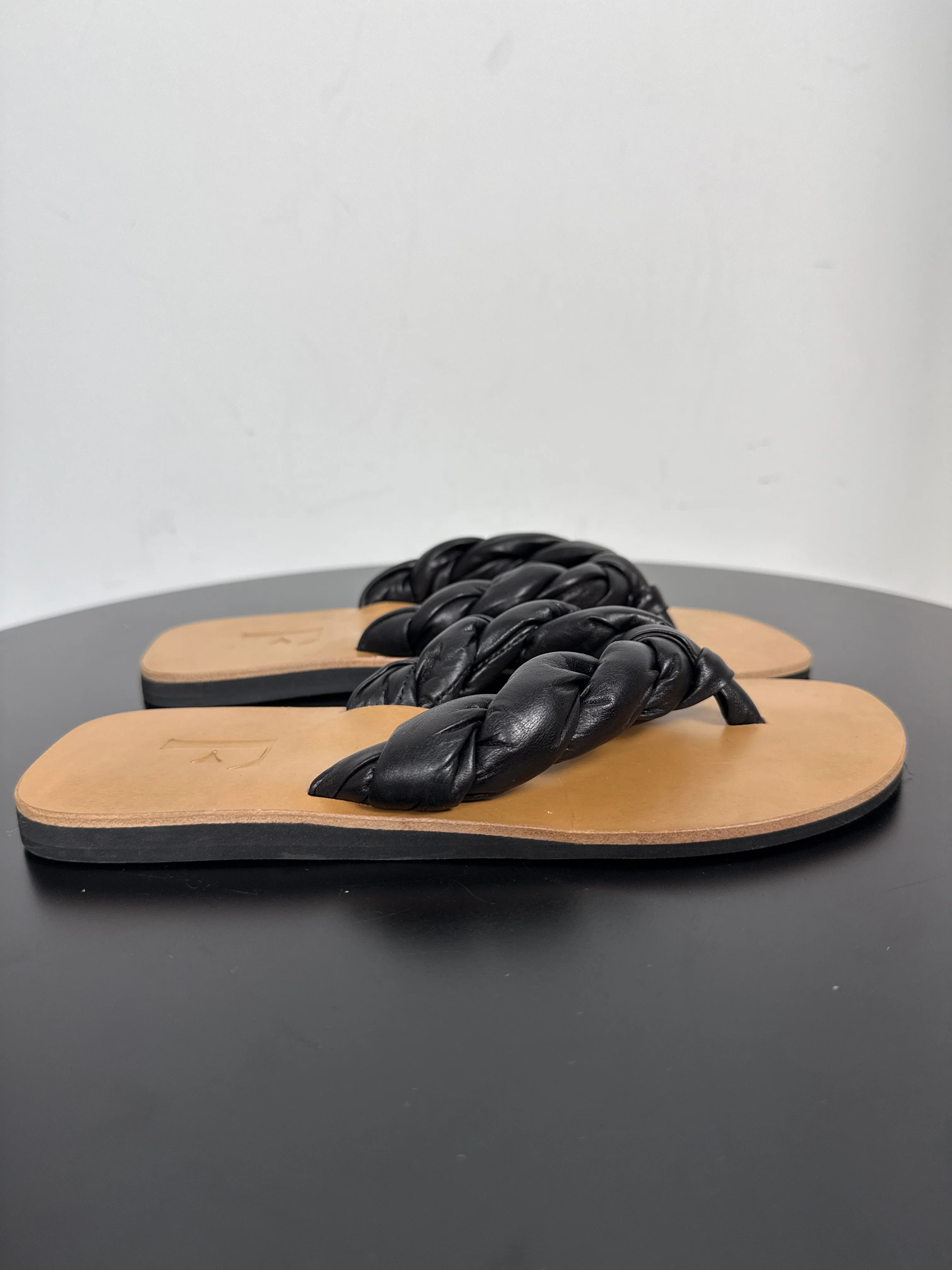 Flattered Blanche Black Leather-skinnflip-flops - Image 6