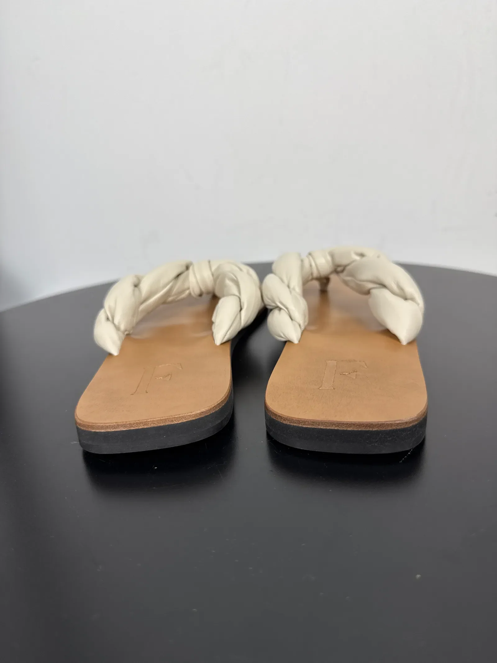 Flattered Blanche Creme Leather-skinnflip-flops NWOT - Image 5