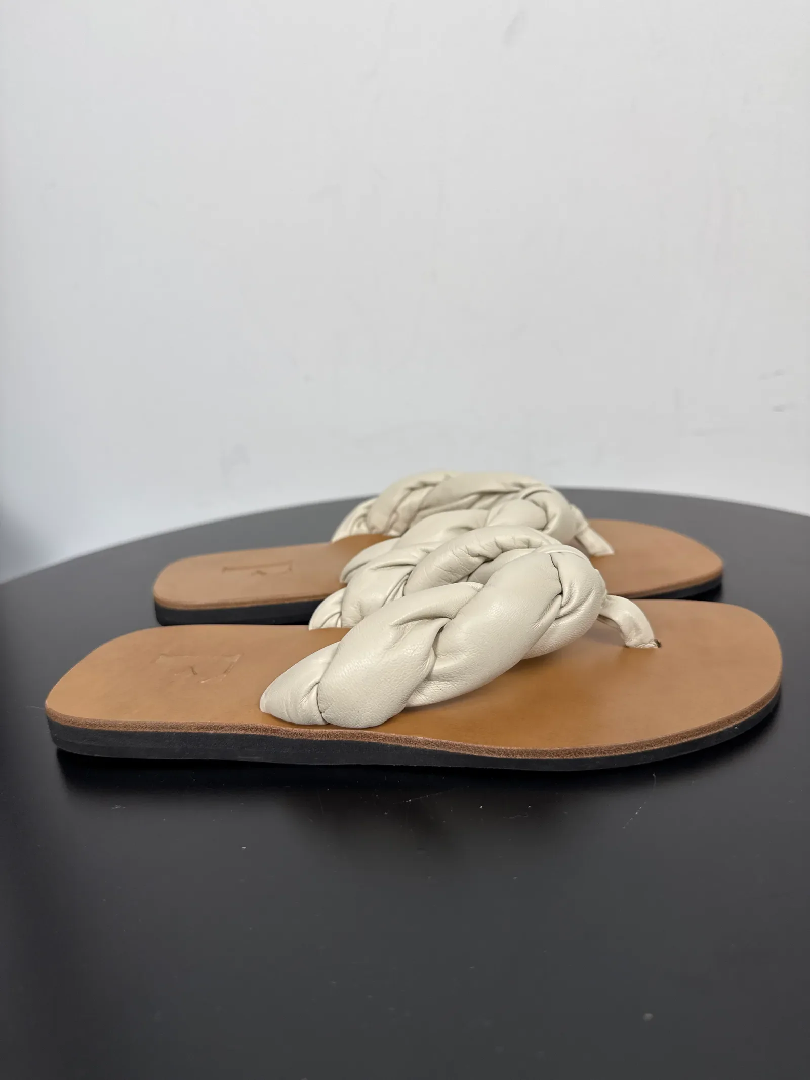Flattered Blanche Creme Leather-skinnflip-flops NWOT - Image 6