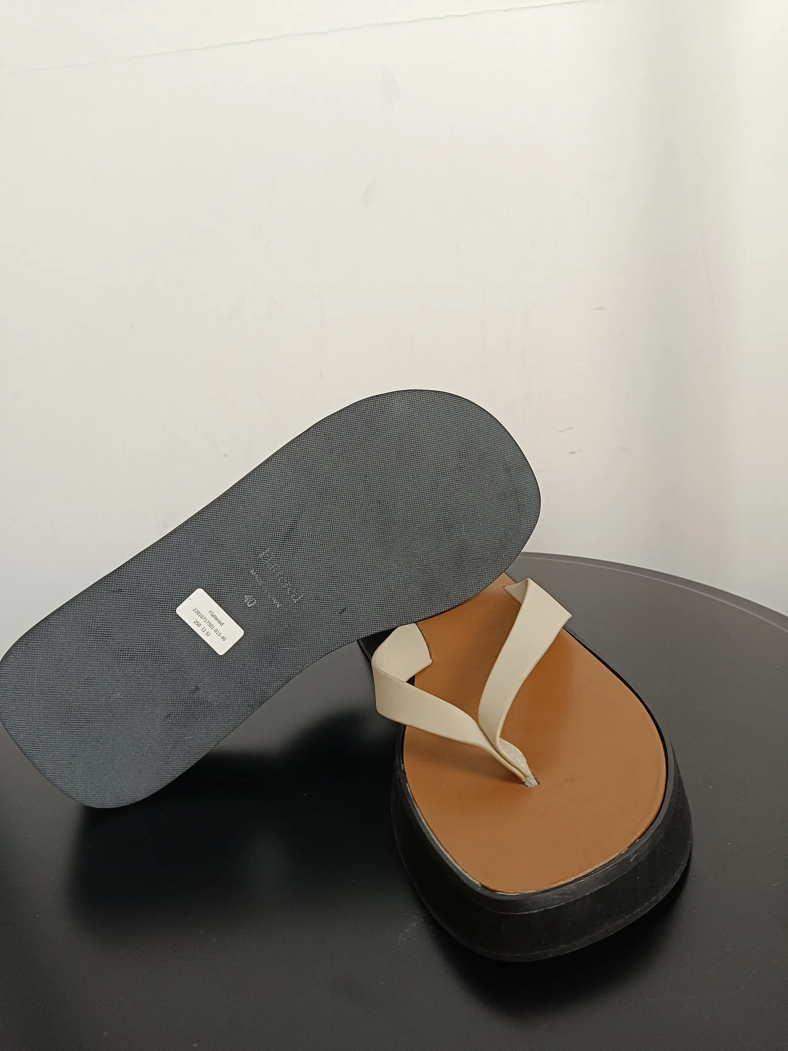 Flattered Brooke creme leather-skinnflip-flops - Image 3