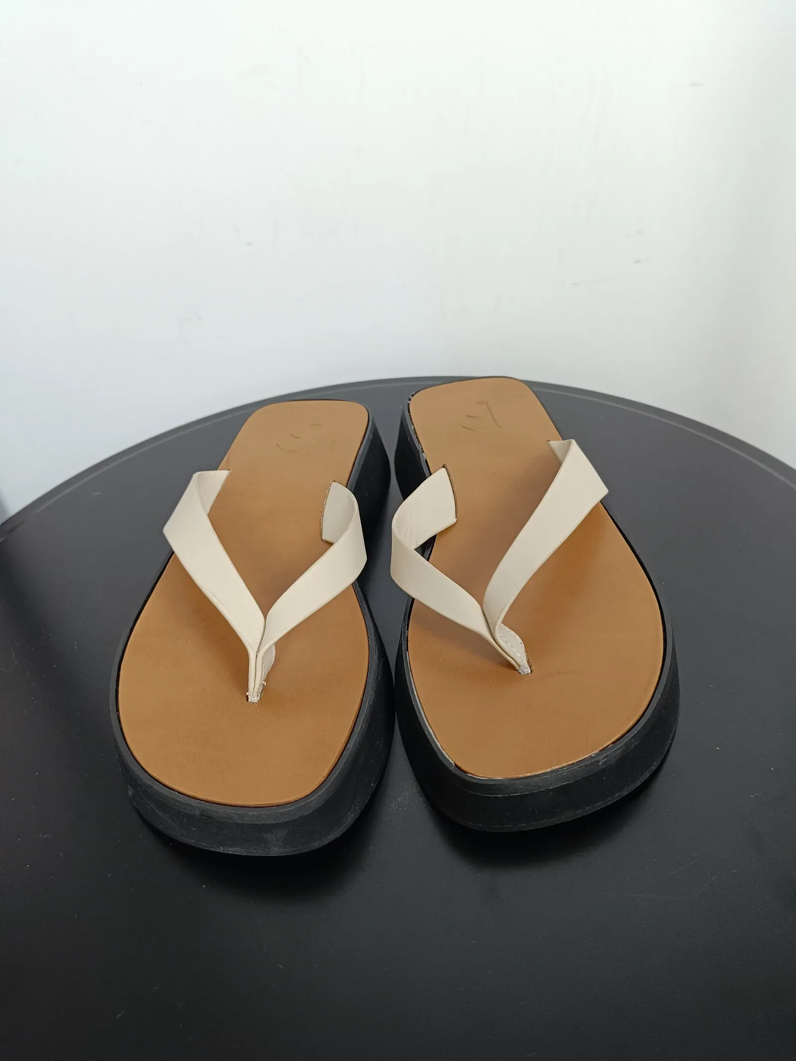 Flattered Brooke creme leather-skinnflip-flops - Image 4