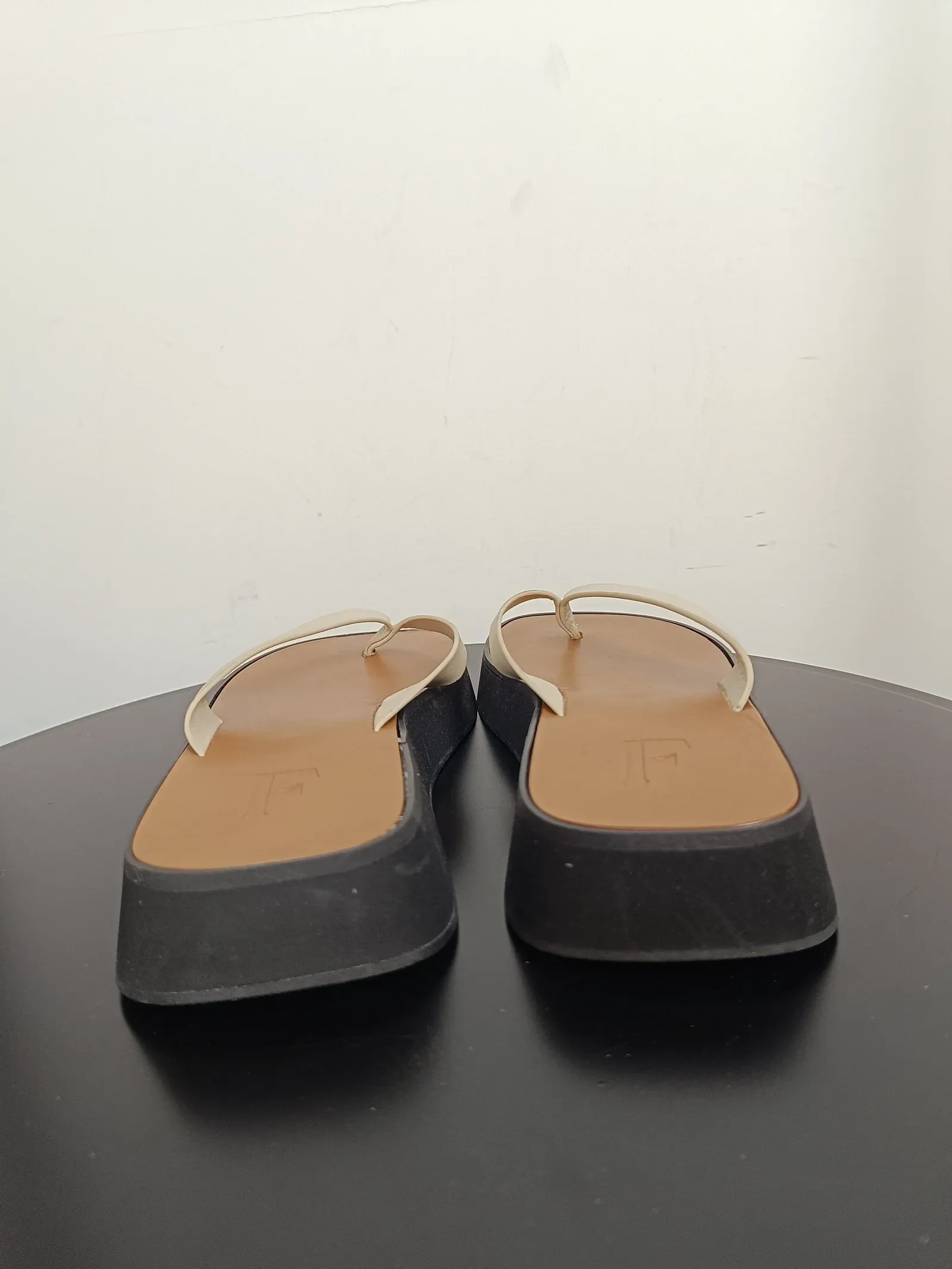 Flattered Brooke creme leather-skinnflip-flops - Image 5