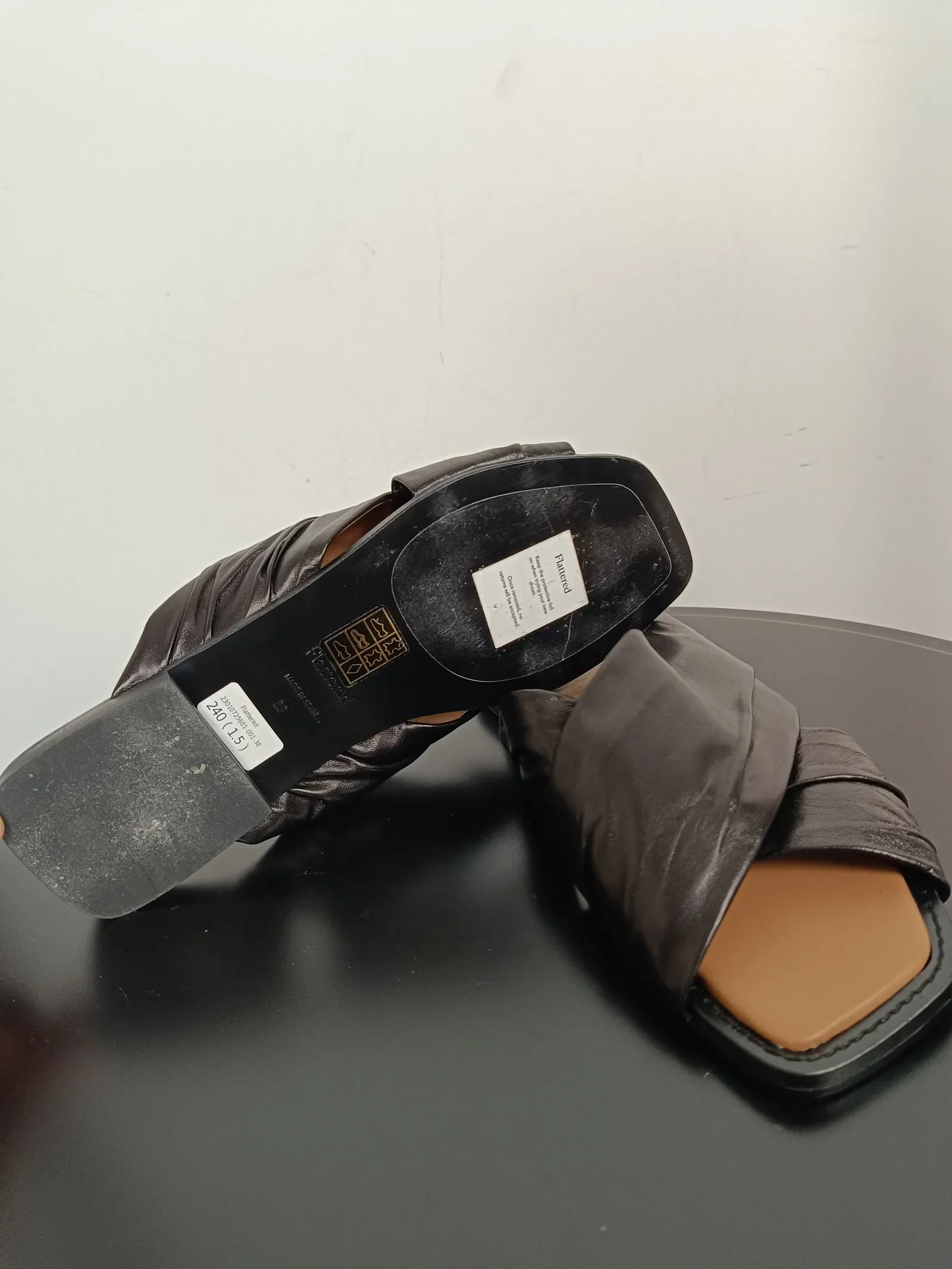 Flattered Gabriella Black Leather-skinnsandaler NWOT - Image 3