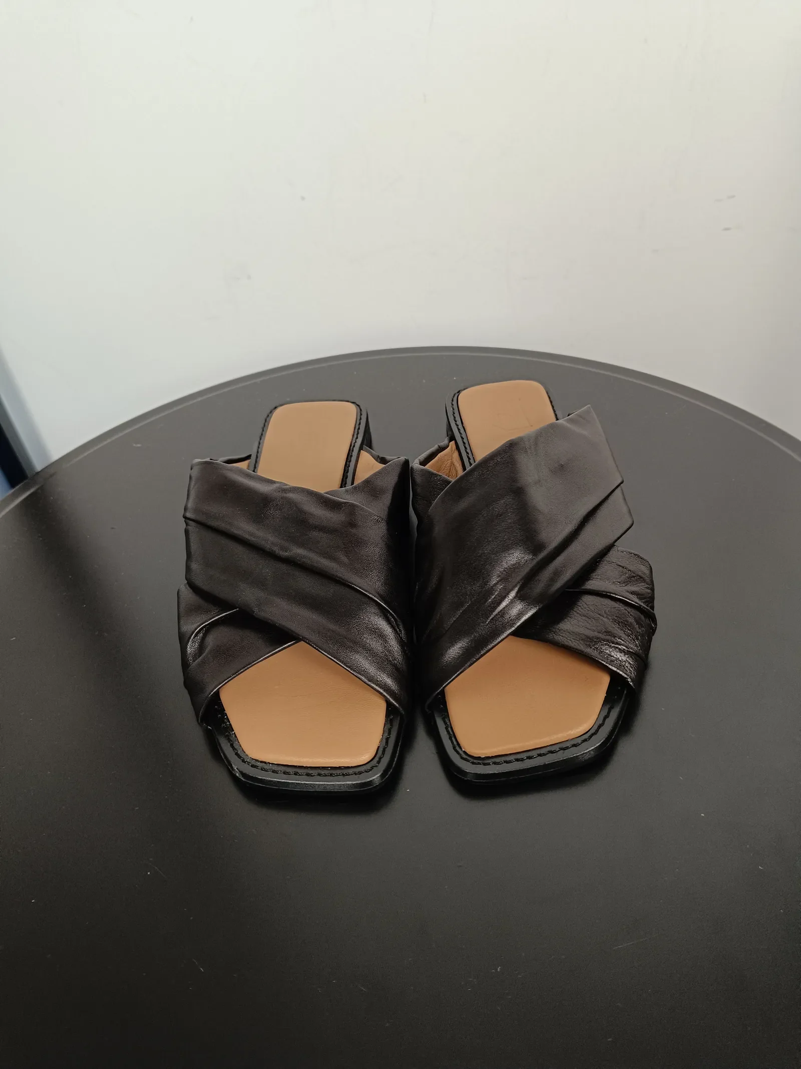 Flattered Gabriella Black Leather-skinnsandaler NWOT - Image 4