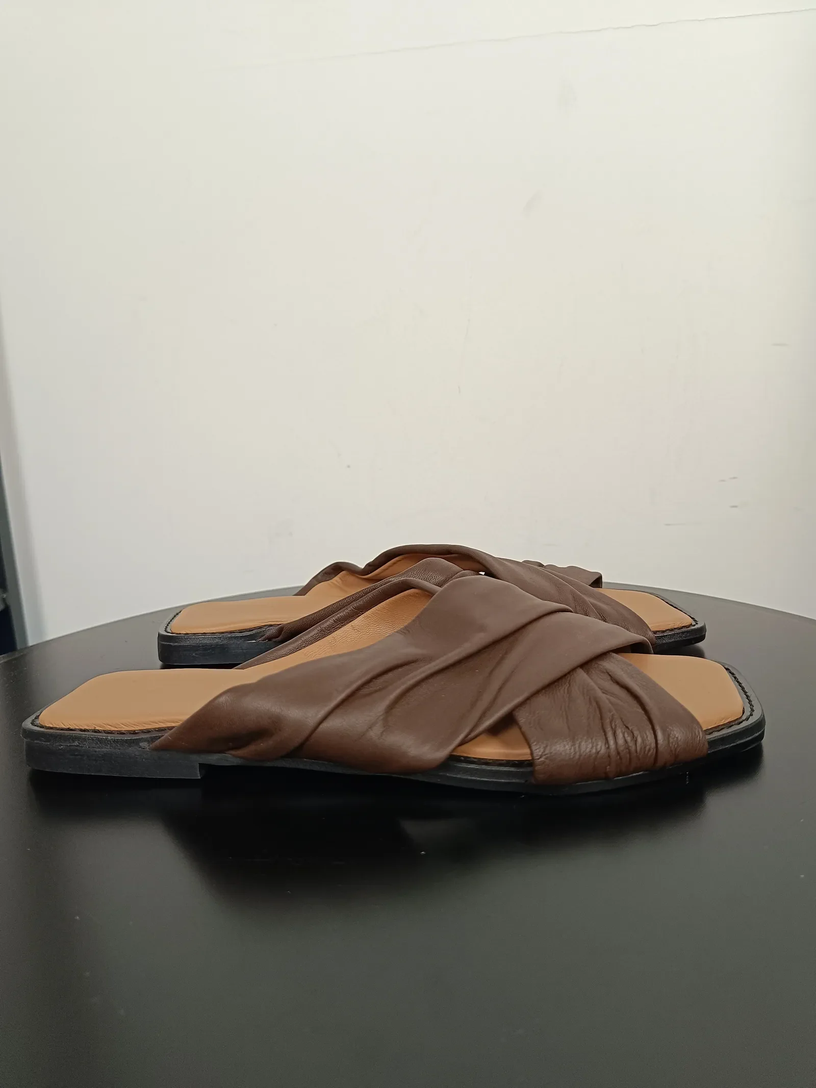 Flattered Gabriella Brown Leather-skinnsandaler - Image 6