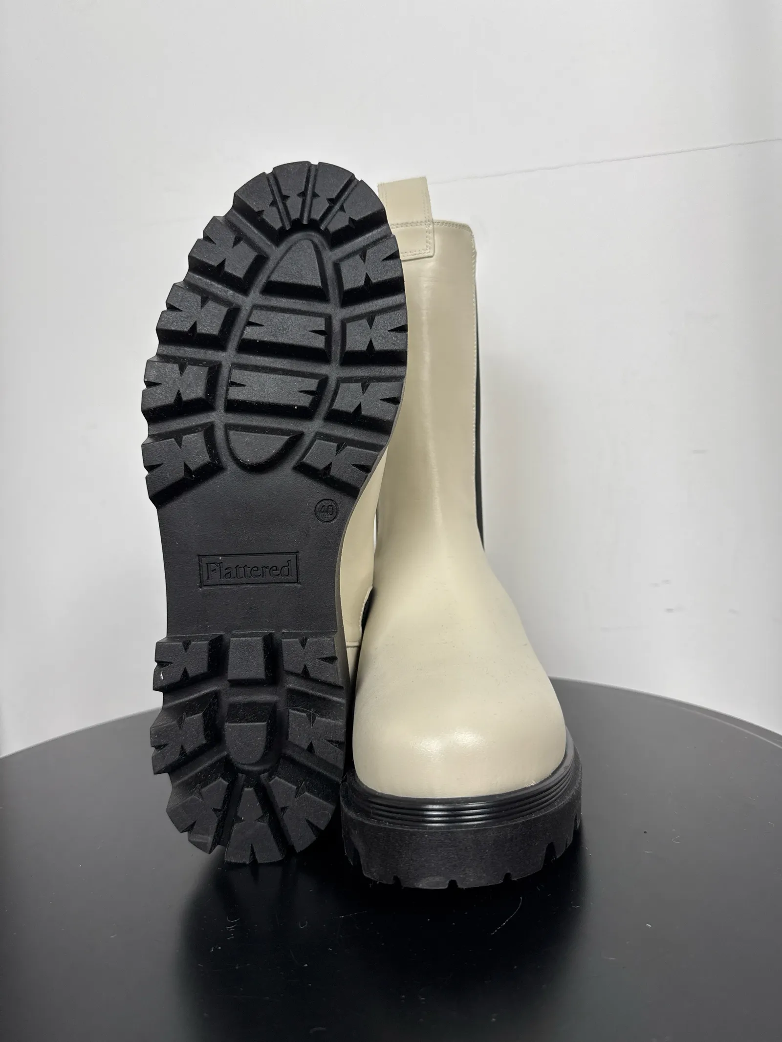 Flattered Lia Creme-skinnboots NWOT - Image 3