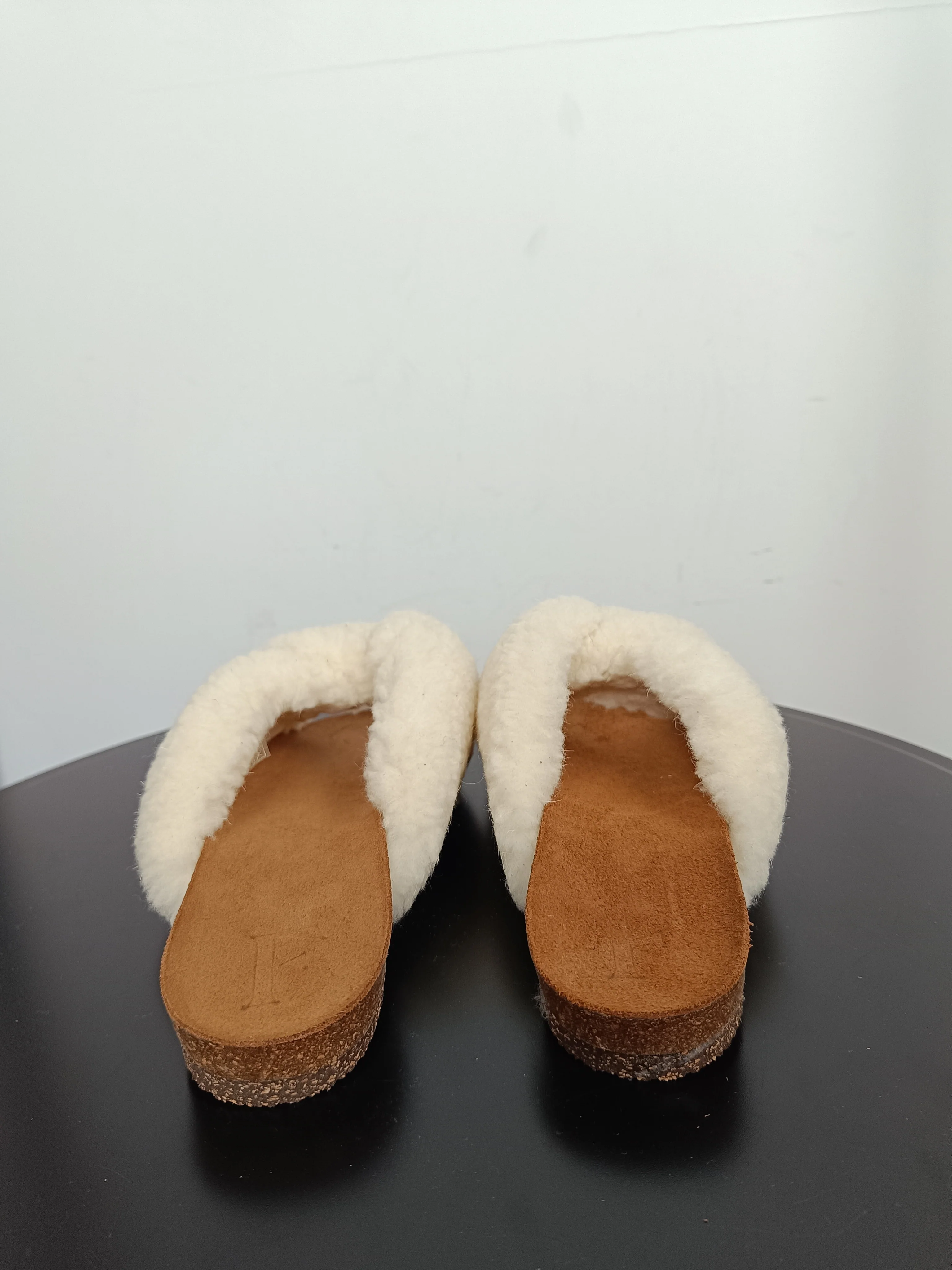 Flattered Lou Creme Teddy-ullsandaler NWOT - Image 5