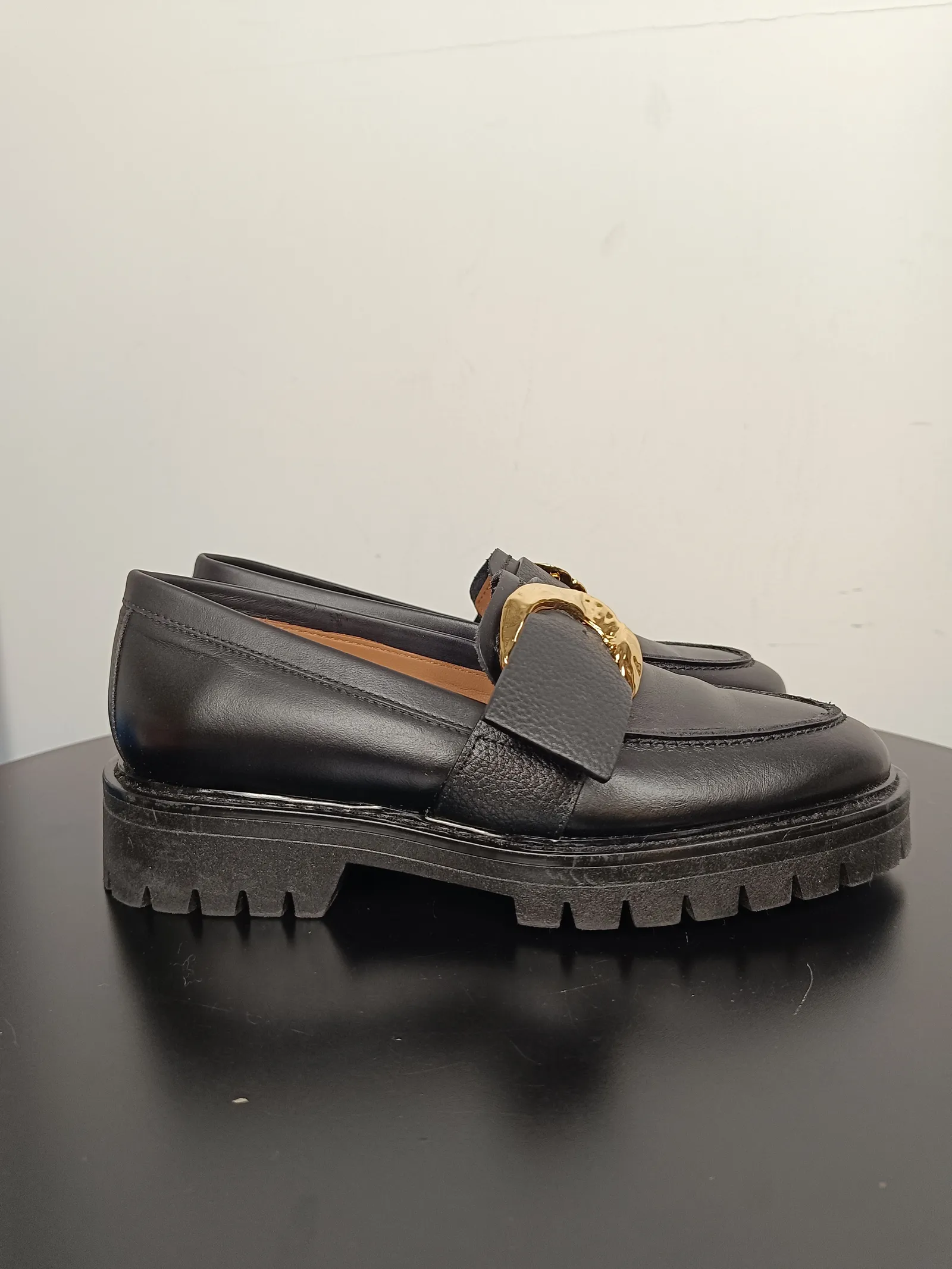Flattered Stella Black Leather-skinnloafers - Image 5