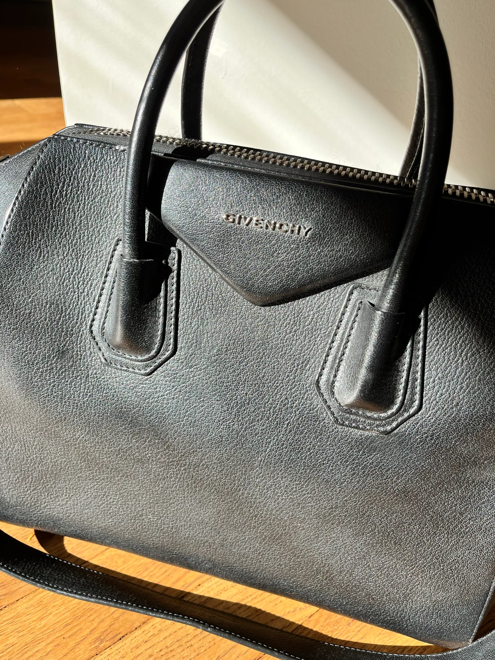 Givenchy Antigona Medium-skinnhandväska - Image 2