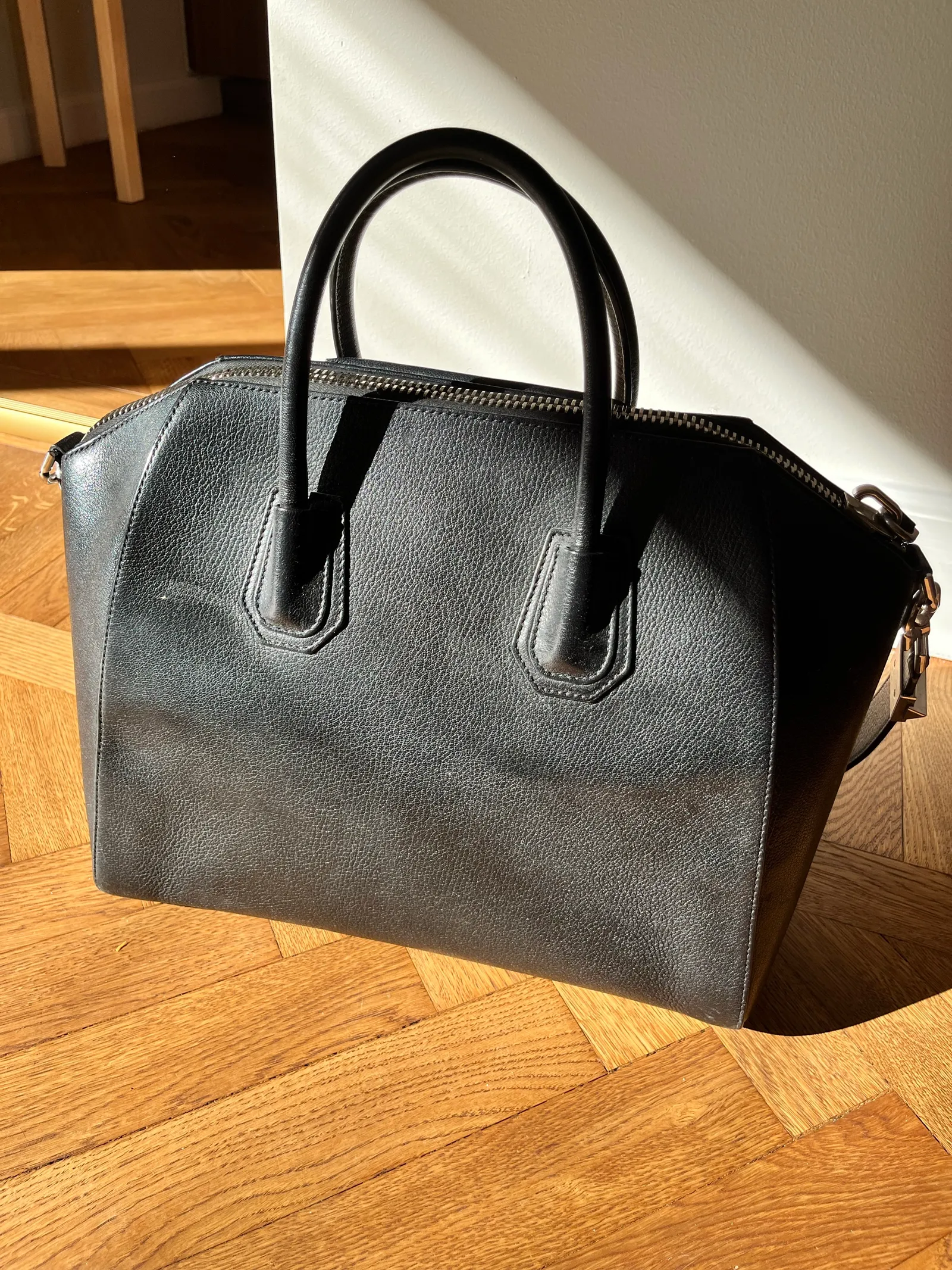 Givenchy Antigona Medium-skinnhandväska - Image 4