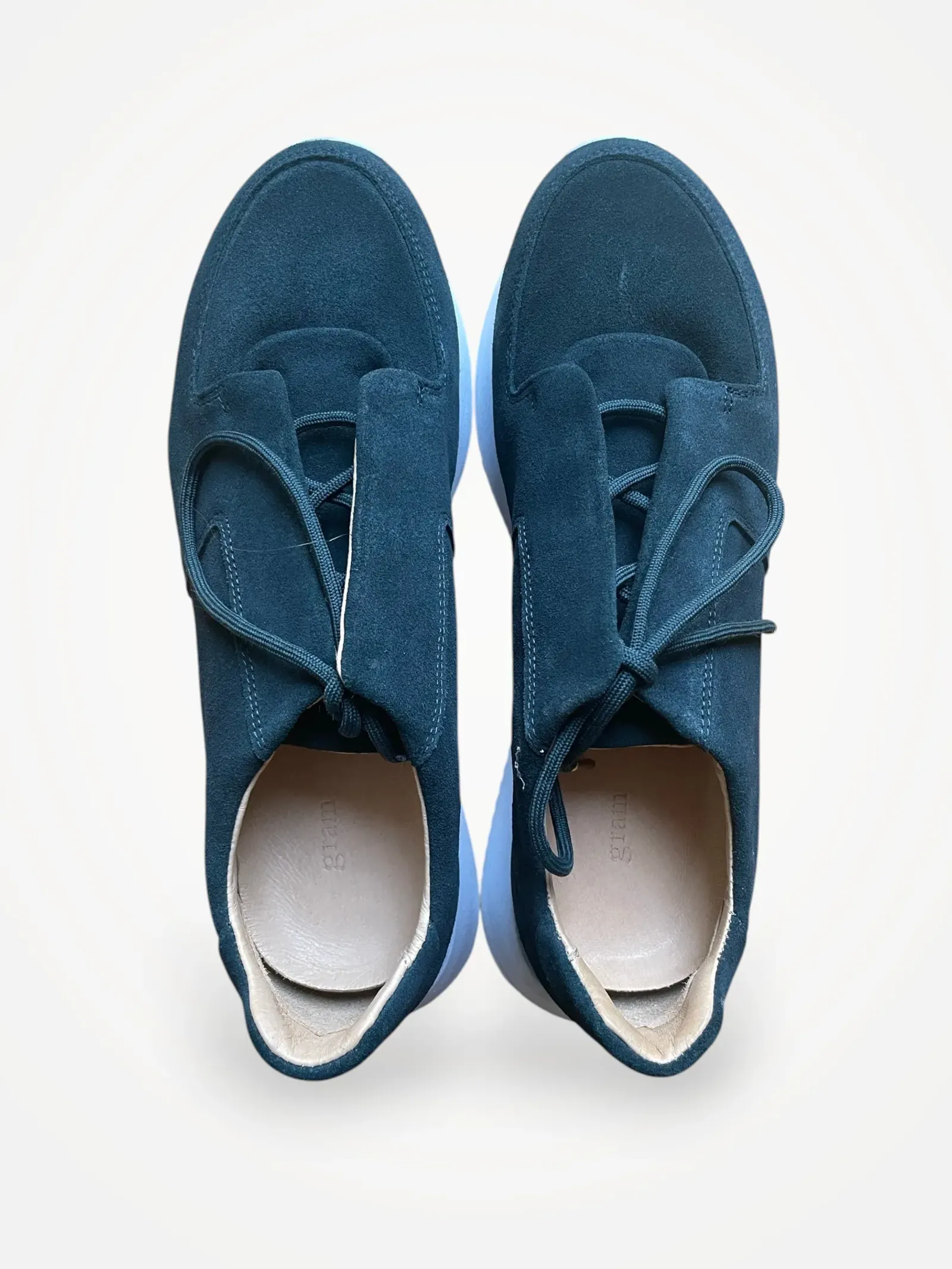 Gram-sneakers NWOT