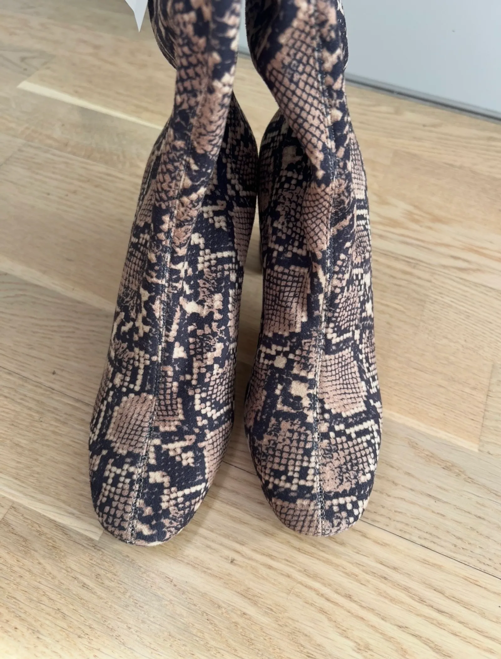 H&M-boots NWOT - Image 2