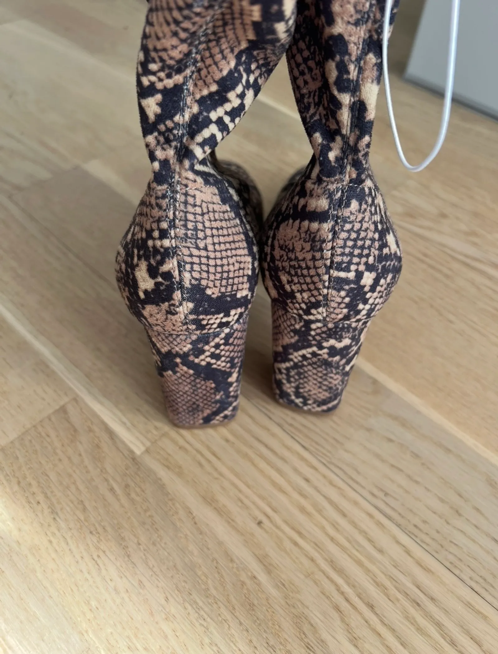 H&M-boots NWOT - Image 3