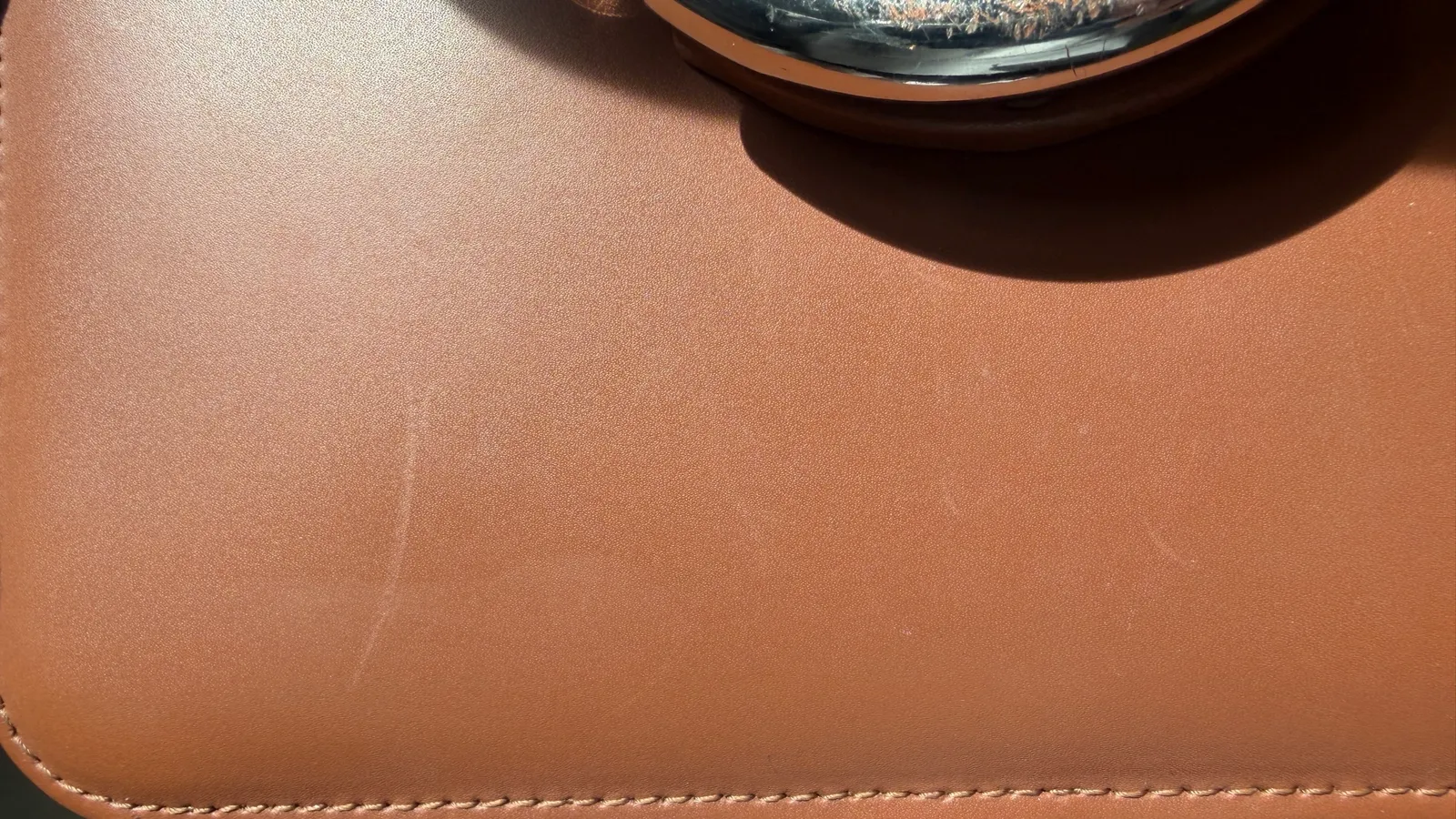 Little Liffner Maccheroni-skinnaxelremsväska - Image 6