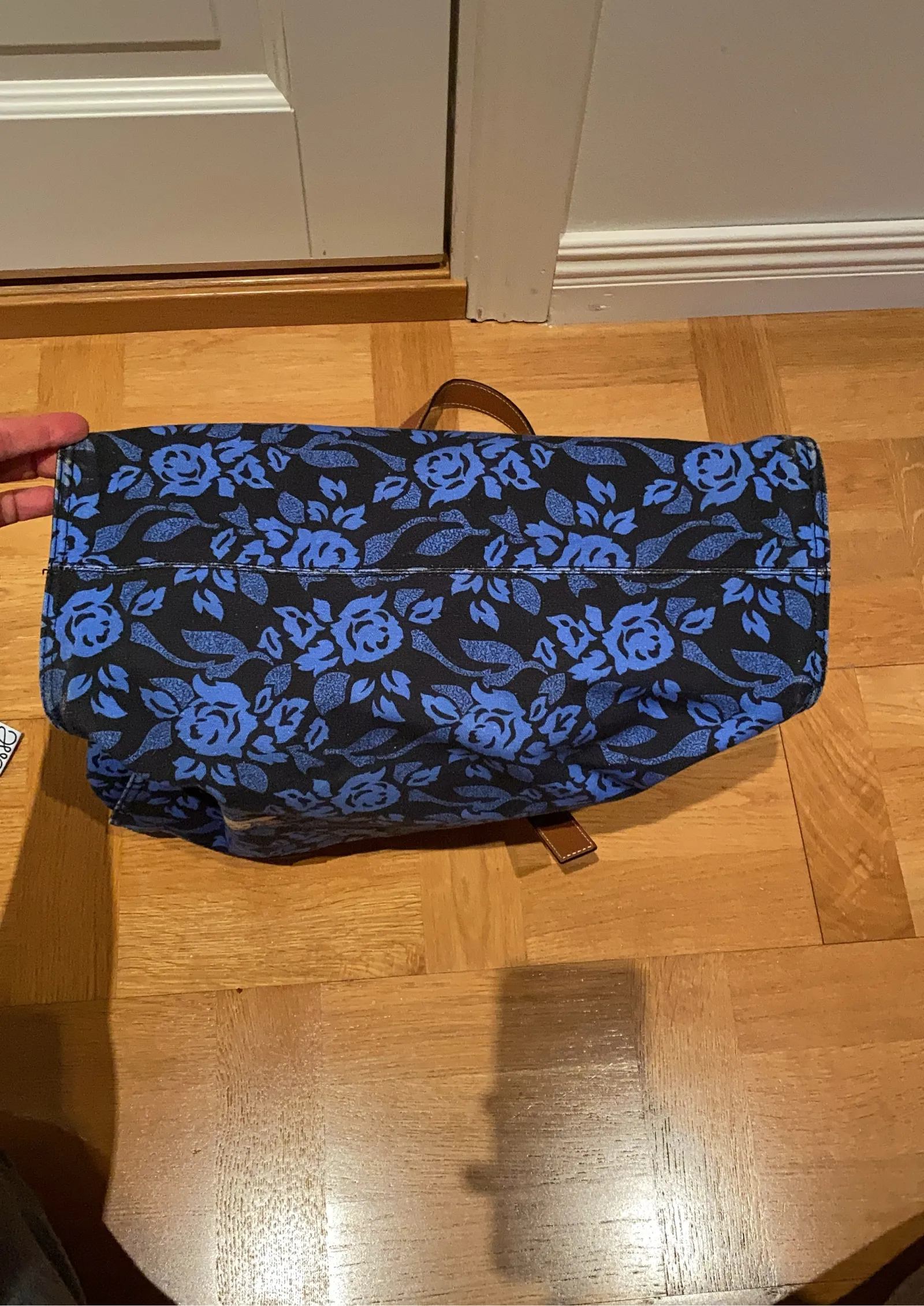 Loewe-skinnaxelremsväska - Image 5